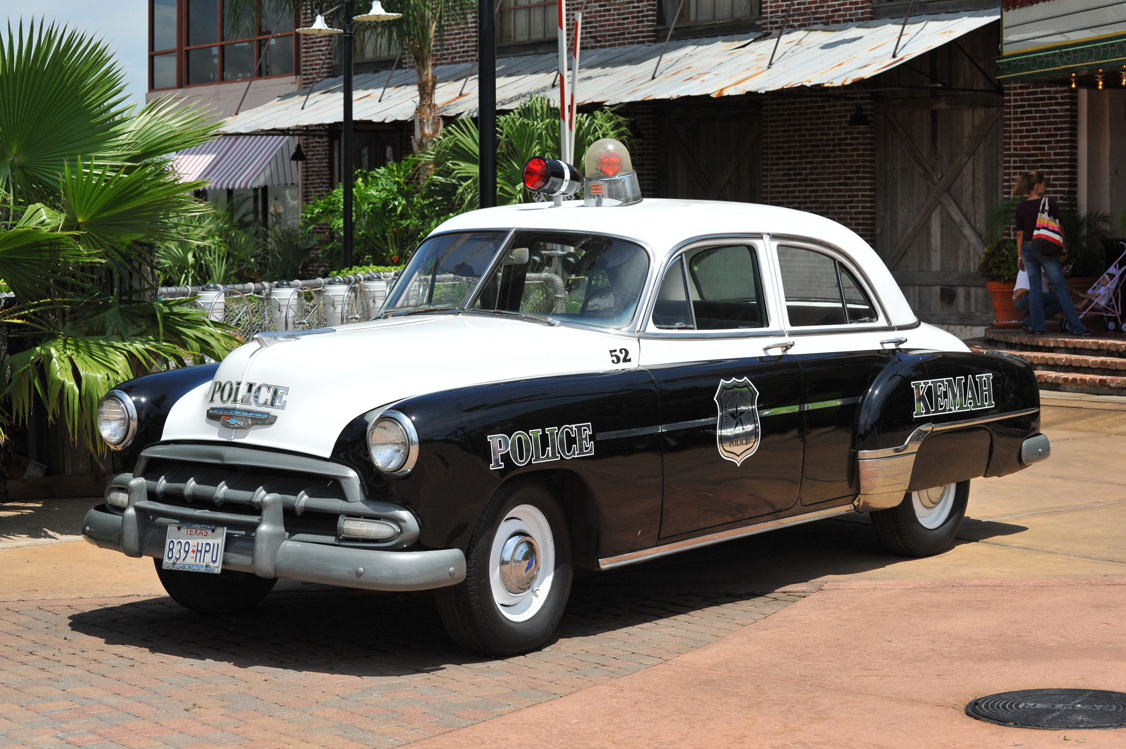 File:Old police car in Kemah.jpg