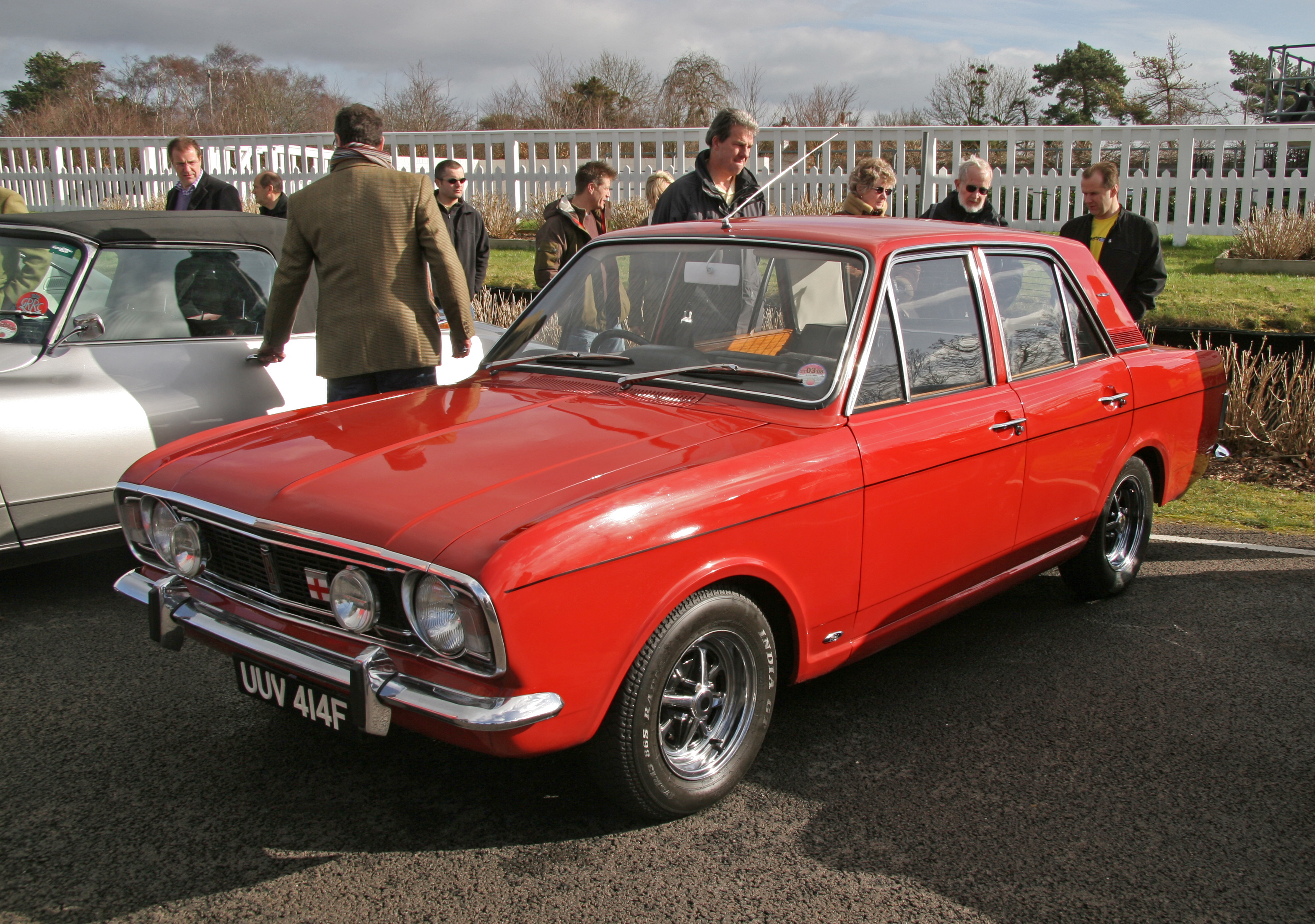 Ford_Cortina_MkII_1600E_-_Flickr_-_exfordy.jpg