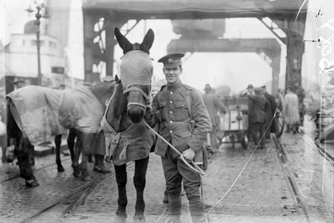 Soldiers of a British cavalry regiment leaving Dublin in 1922. 