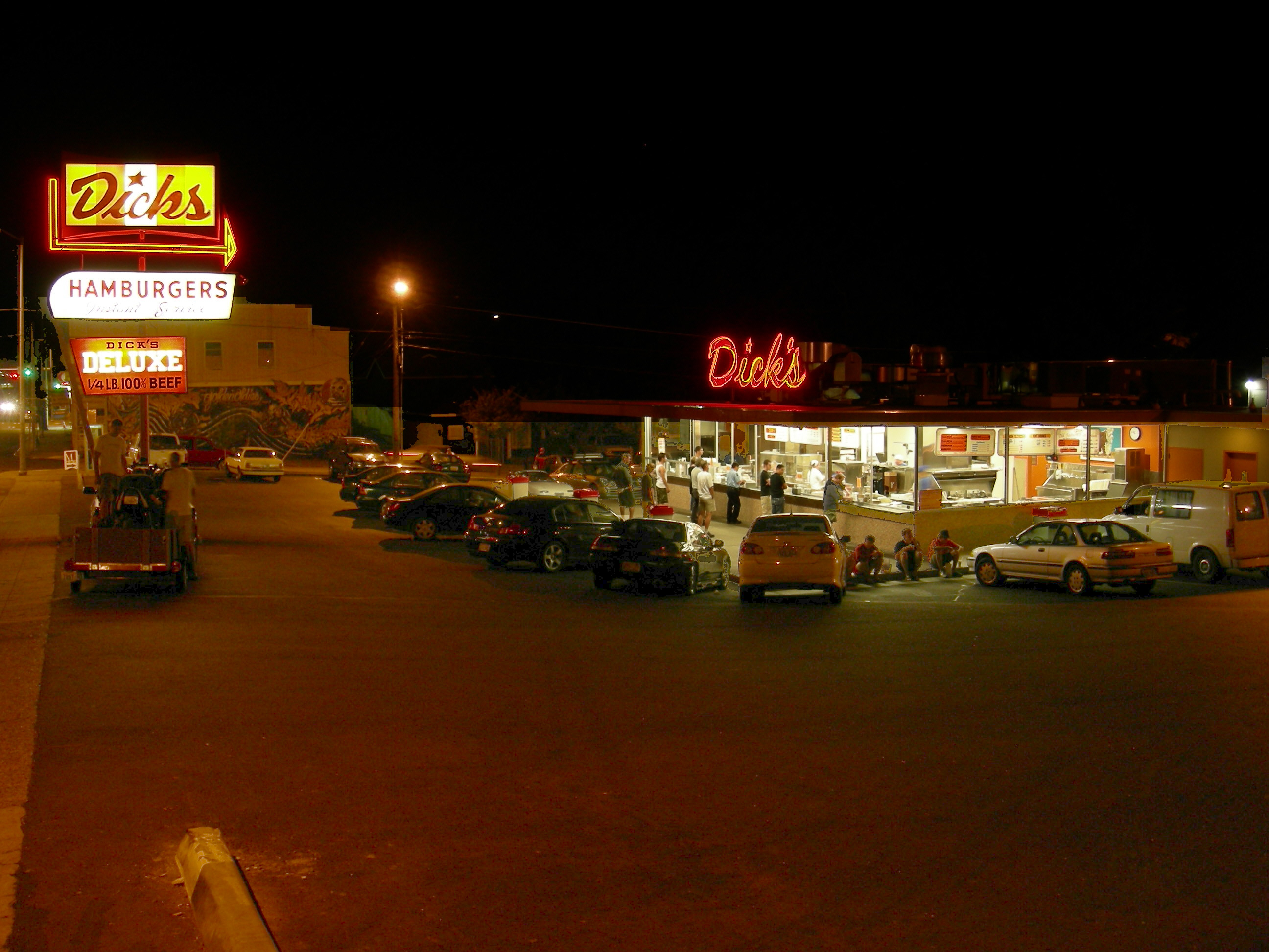 Dick%27s_Drive-In_Wallingford_at_night_03_-_colormapped.jpg