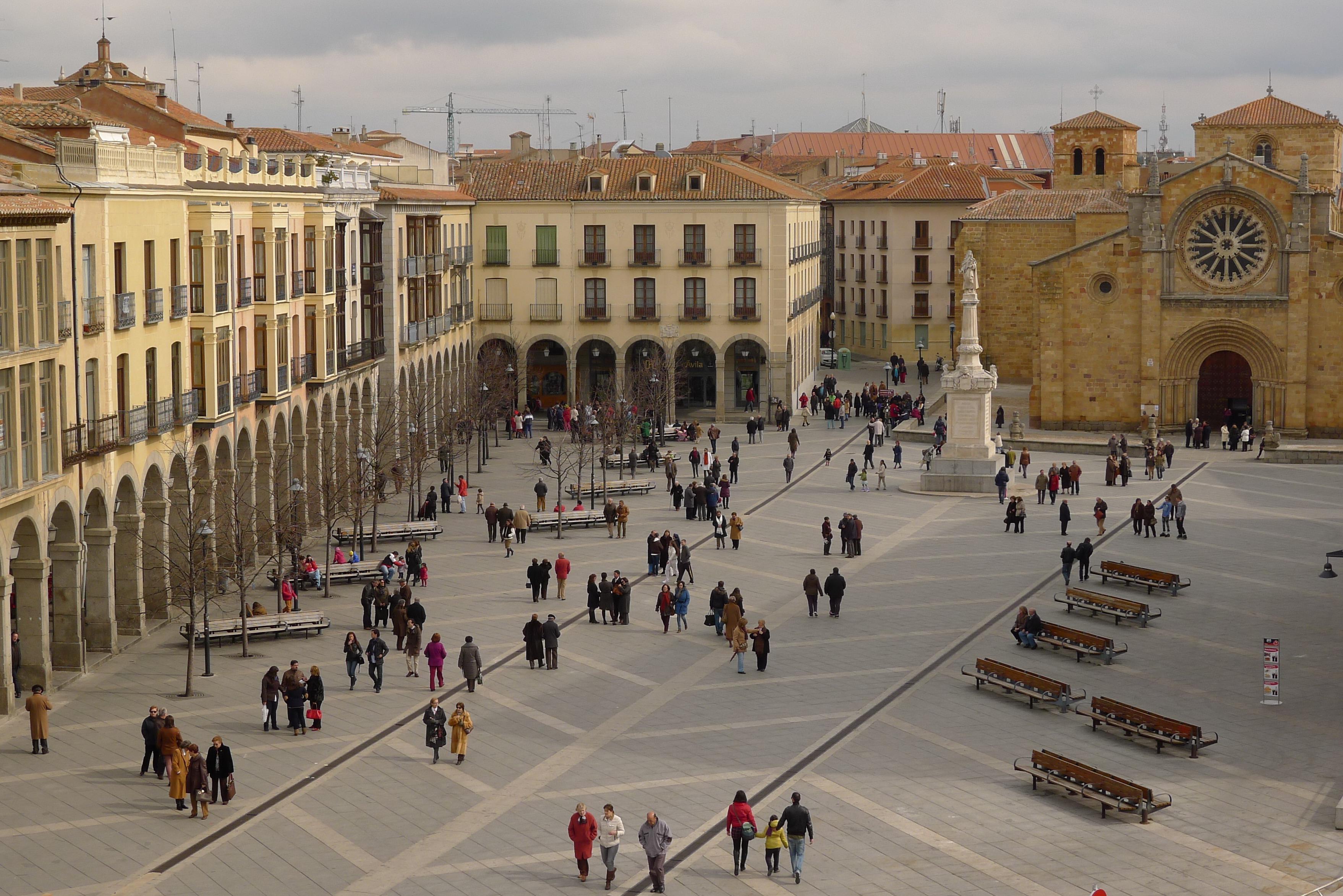 PLAZAS DEL MUNDO - Página 3 Plaza_del_Mercado_Grande,_%C3%81vila