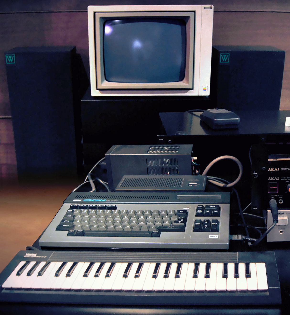 Yamaha_CX5M_Music_Computer_set,_MIM_Brus