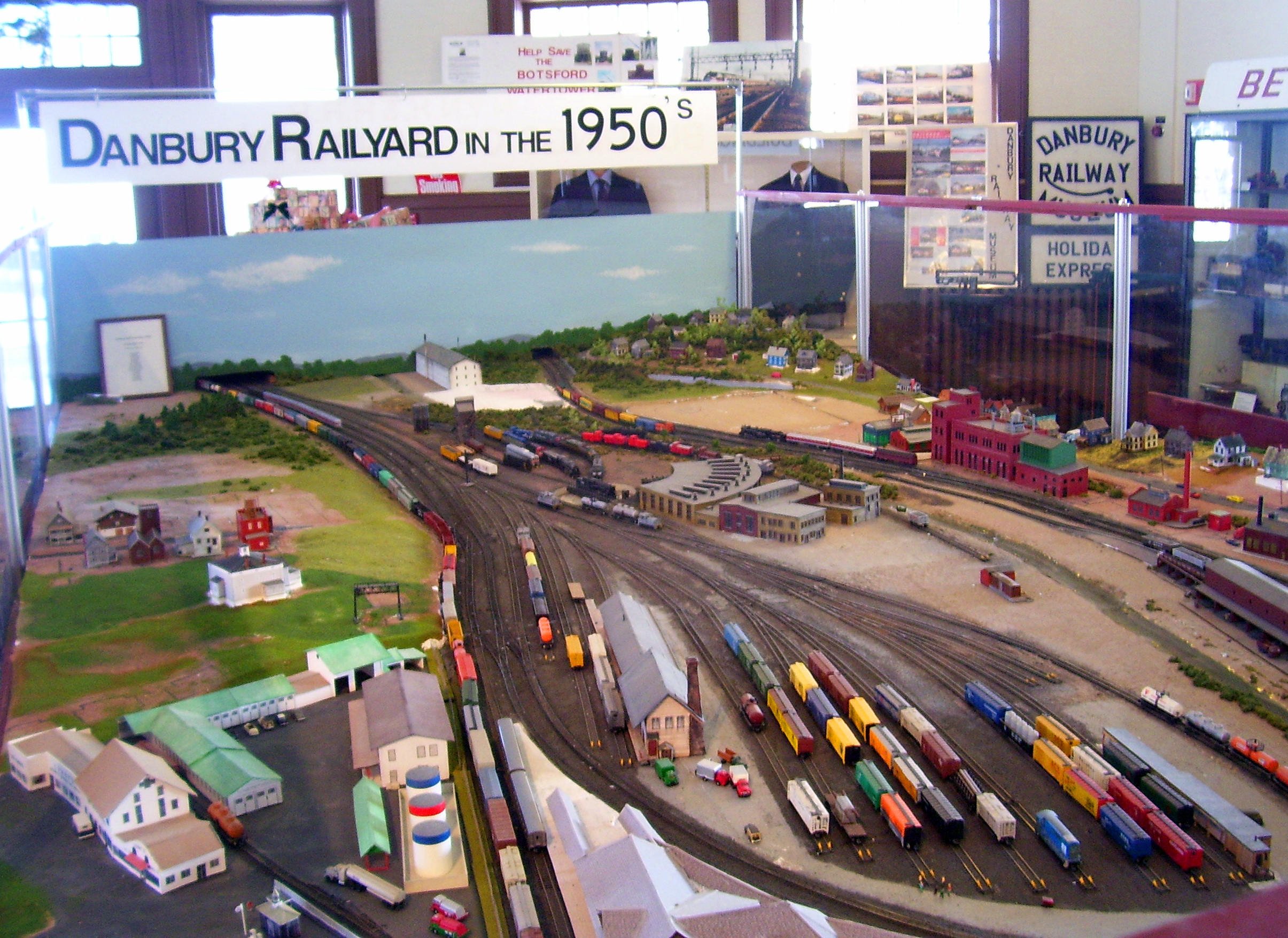 Description Danbury Railroad Museum historical model display.jpg