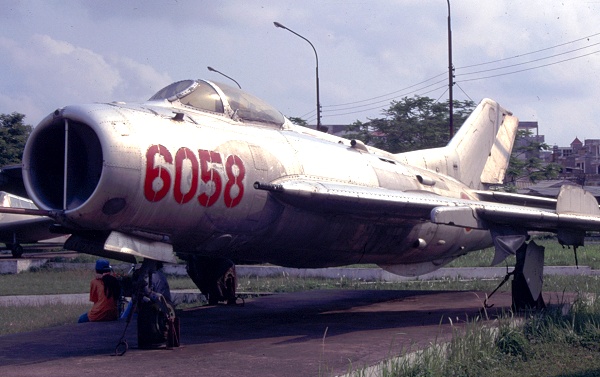 Mig-19-6058-01.jpg