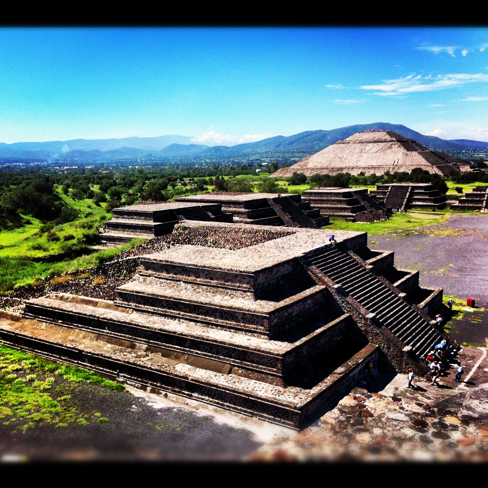 Sun pyramid alongside Valley of the Dead in Teotihuacán.  Photo by Patricio Athie