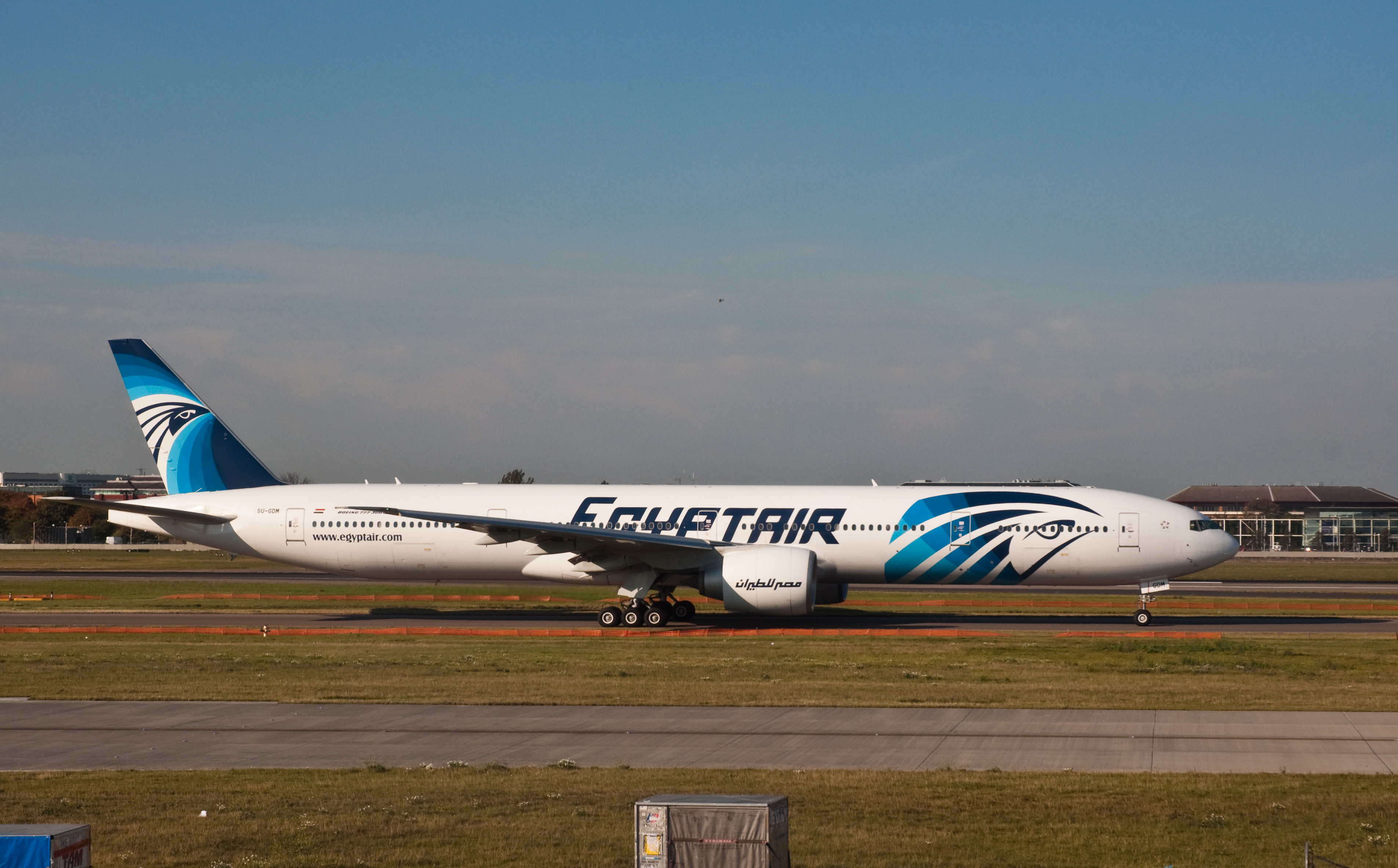 File:EgyptAir Boeing 777-300ER SU-GDM London Heathrow Airport.jpg - Wikipedia