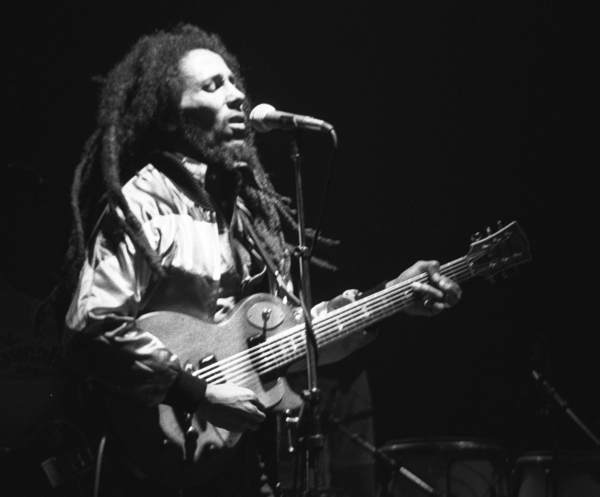 Foto von Bob Marley während eines Konzerts