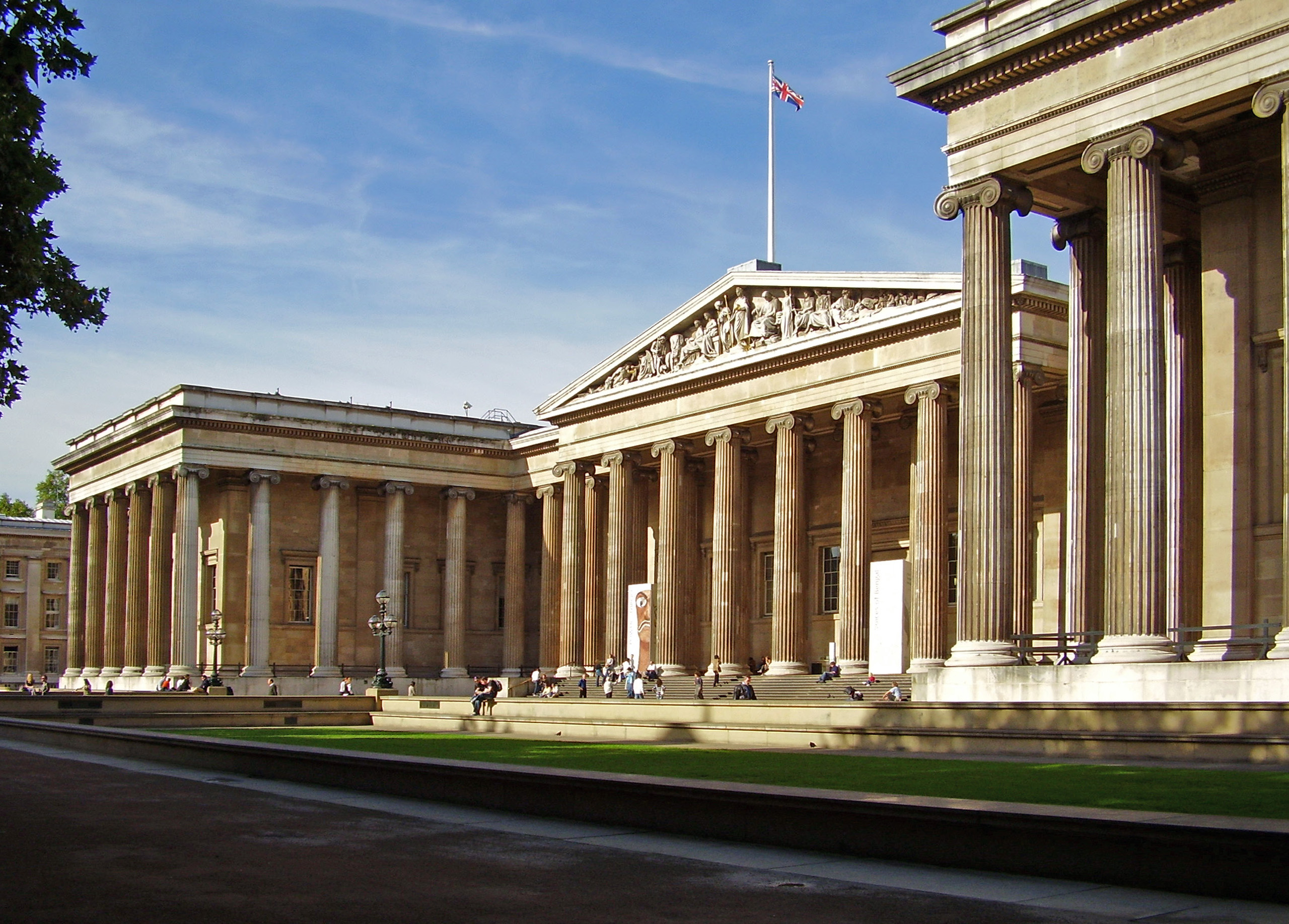 http://upload.wikimedia.org/wikipedia/commons/3/3a/British_Museum_from_NE_2.JPG