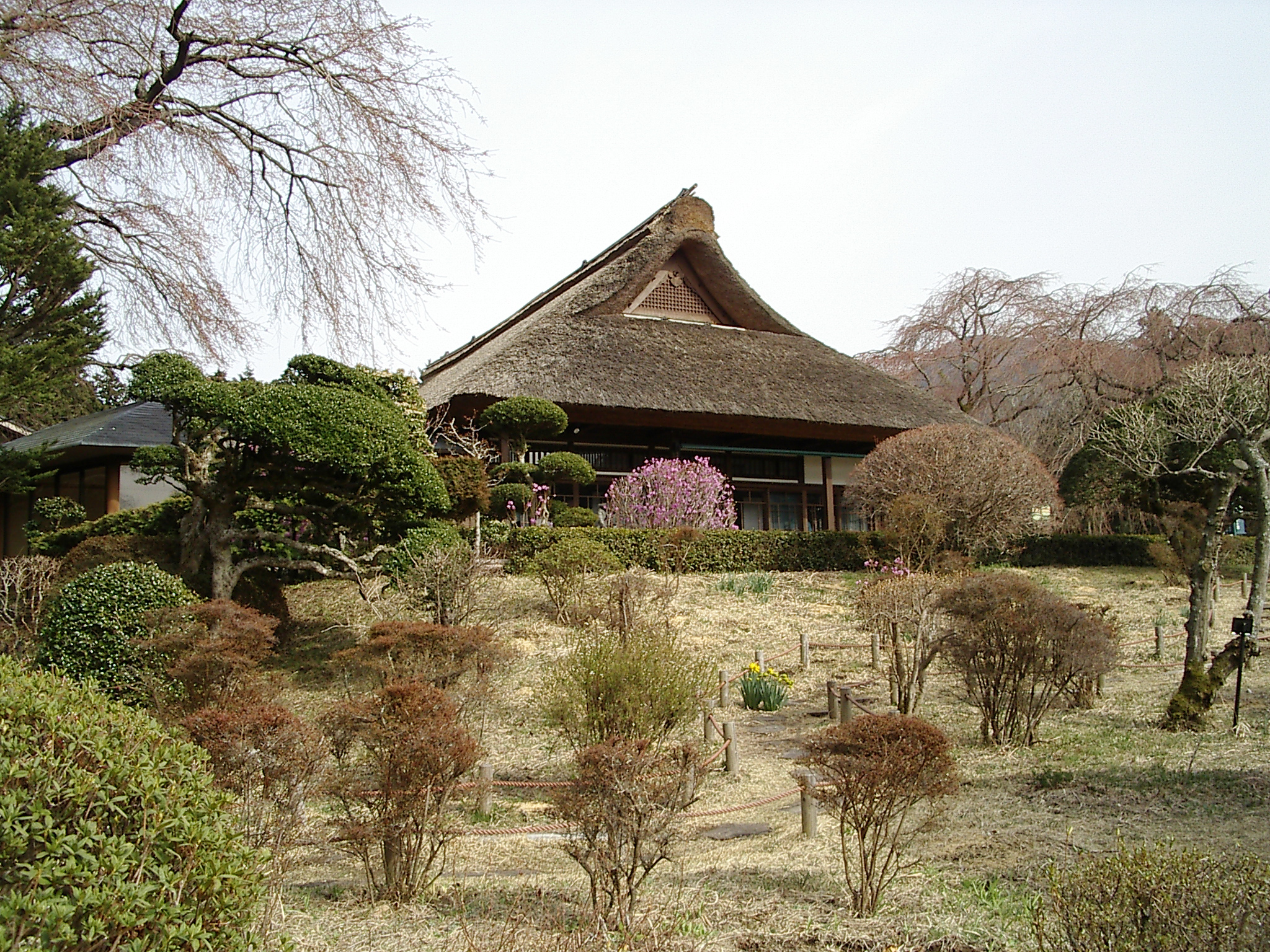 http://upload.wikimedia.org/wikipedia/commons/3/3a/Country_house_of_chichibunomiya.jpg