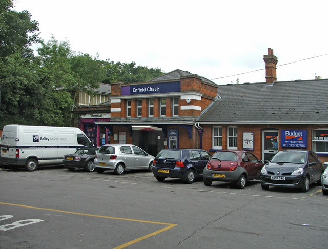 File:Enfield Chase railway station in 2008.jpg