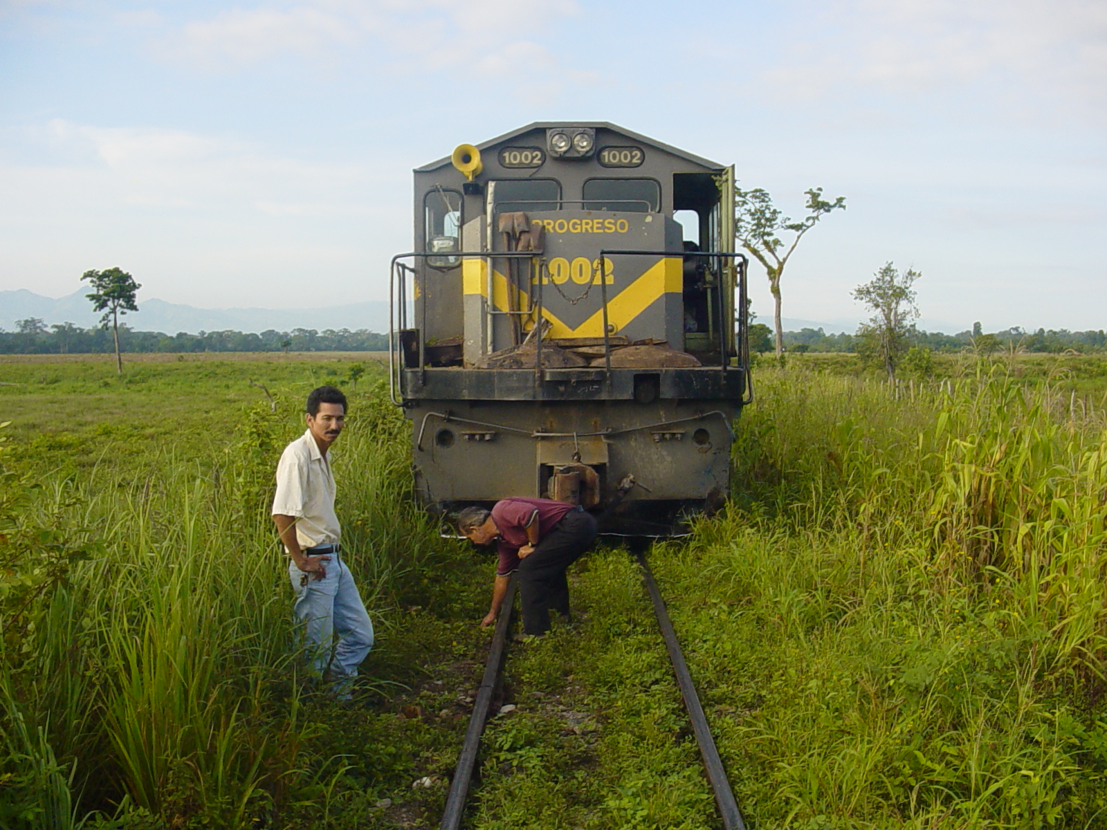 File:GT train track.JPG