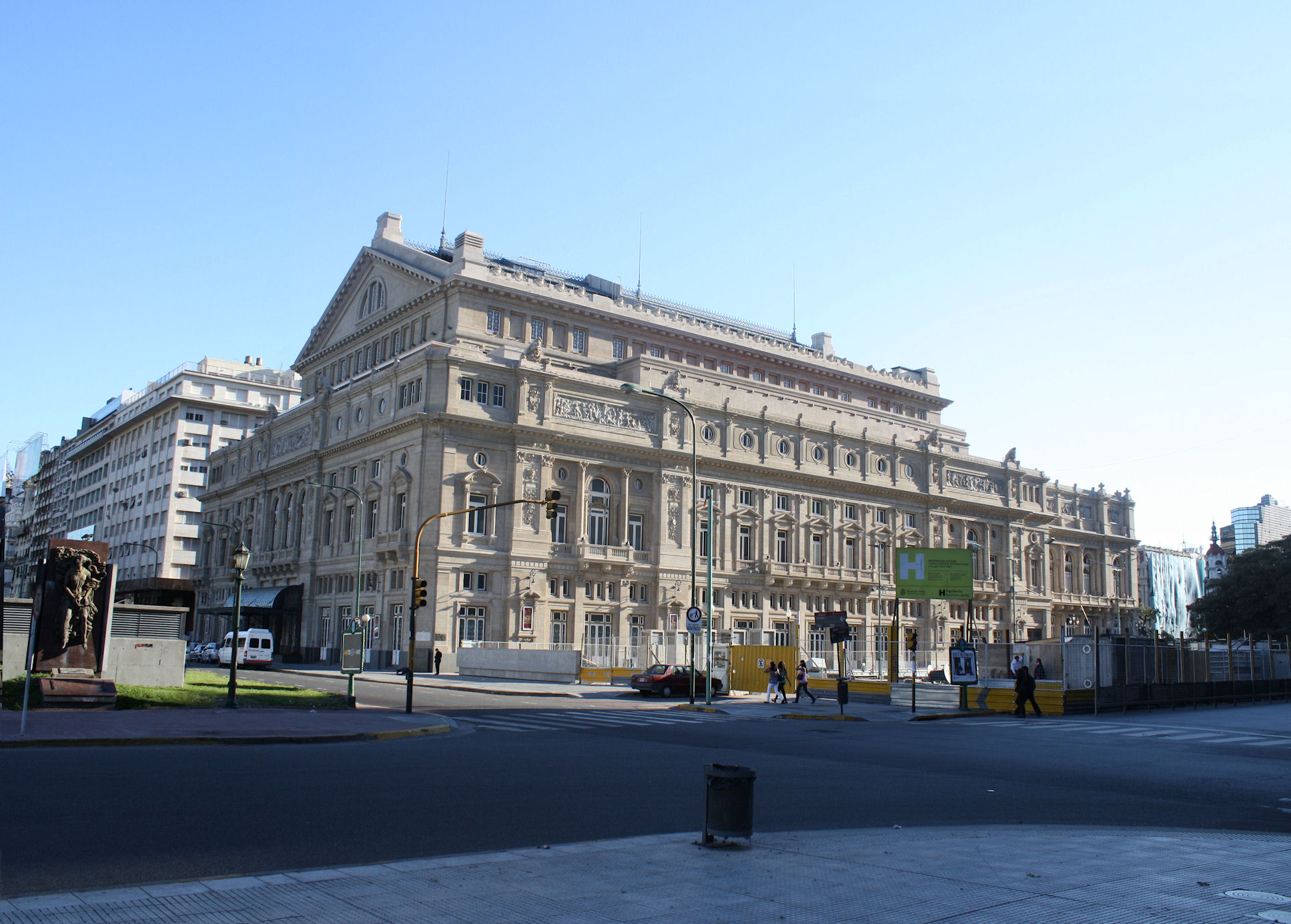 Teatar Kolon (Teatro Colón – Buenos Aires)  Teatro_Col%C3%B3n,_Buenos_Aires