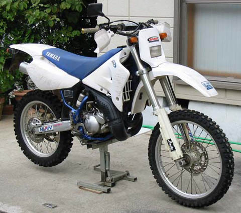 http://upload.wikimedia.org/wikipedia/commons/3/3a/Yamaha_DT200R_01.jpg