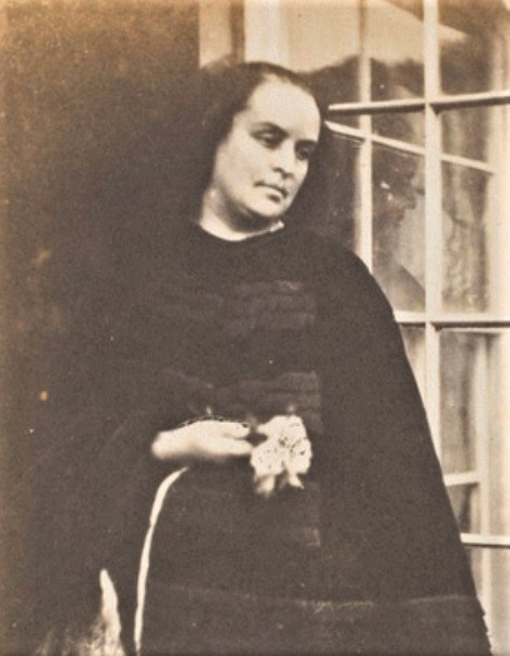 Adèle Foucher, l'épouse de Victor Hugo, photographiée à Marine Terrace par Auguste Vacquerie vers 1853.