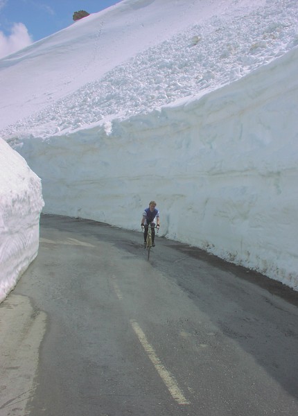 Col_du_Galibier_in_Mei.jpg