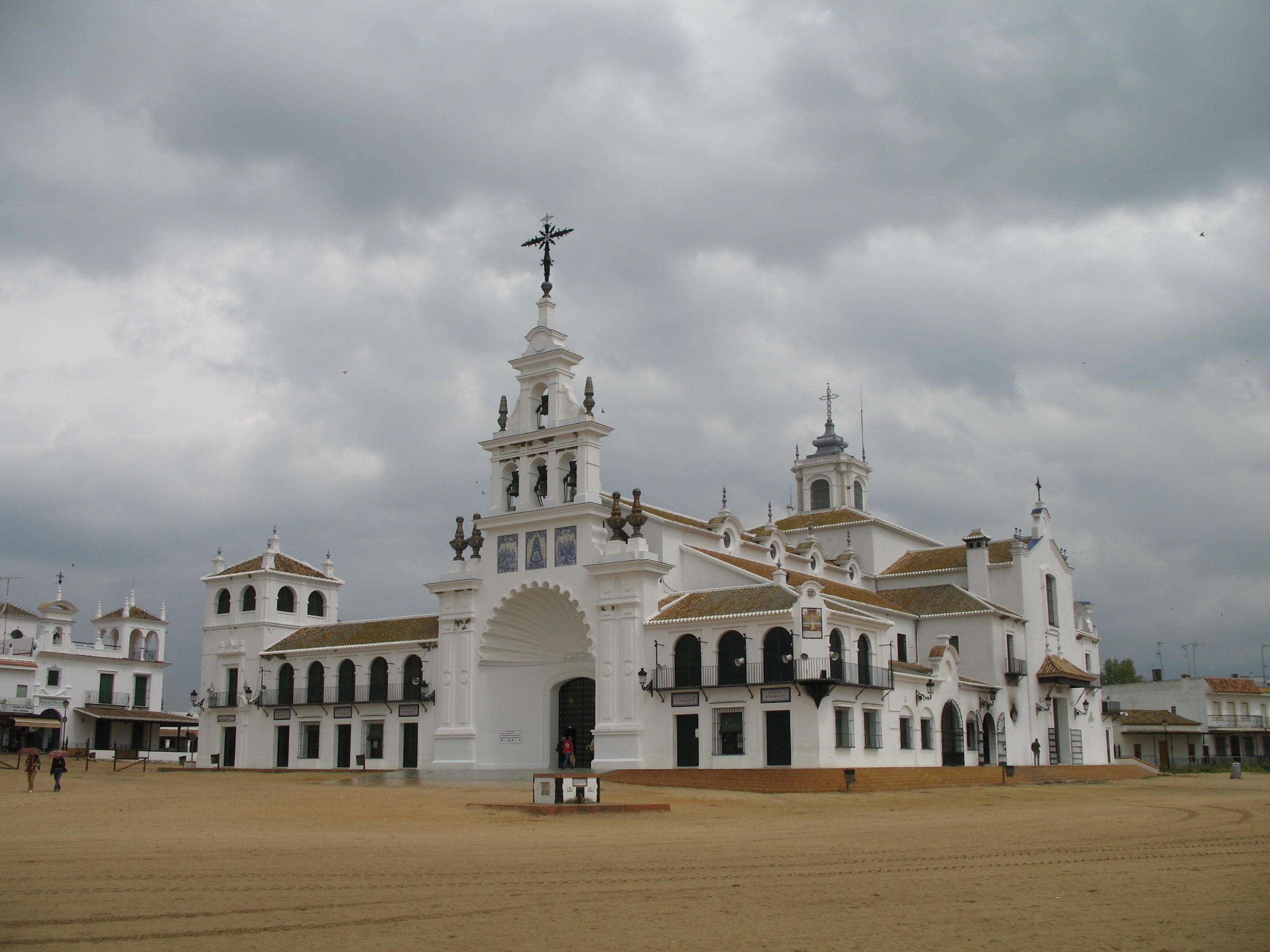 http://upload.wikimedia.org/wikipedia/commons/3/3c/El_Rocio_church.jpg