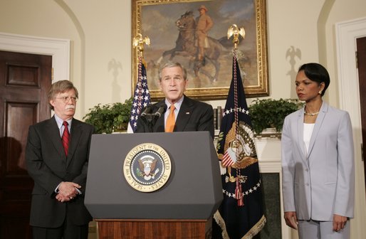 Bolton mit George Bush und Außenministerin Rice