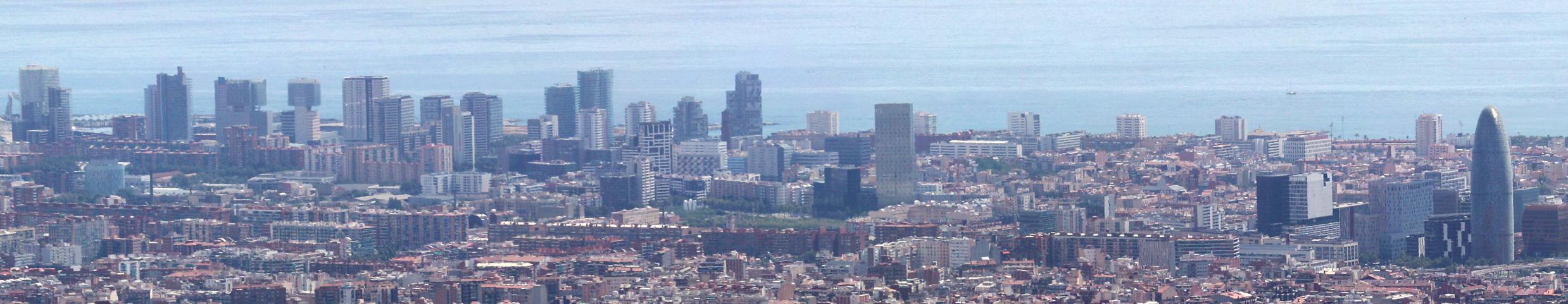 http://upload.wikimedia.org/wikipedia/commons/3/3c/Skyscrapers_in_Diagonal_Mar%2C_Barcelona.jpg