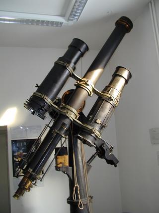 http://upload.wikimedia.org/wikipedia/commons/3/3d/Astrograph_in_Heidelberg-K%C3%B6nigstuhl.jpg