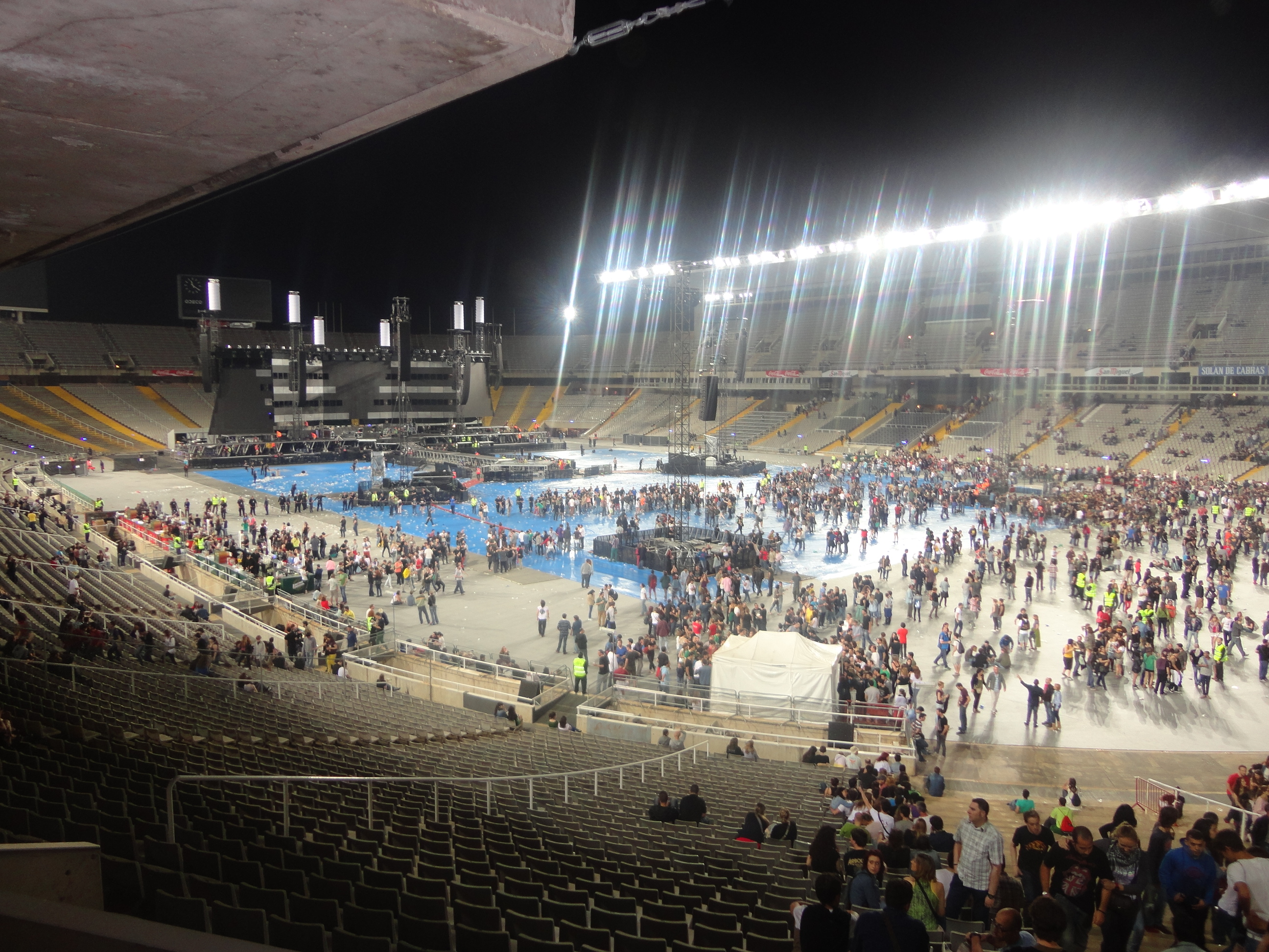 ACDC - Página 3 Muse_concert_in_Estadi_Ol%C3%ADmpic_Llu%C3%ADs_Companys,_Barcelona_-_panoramic_stadium