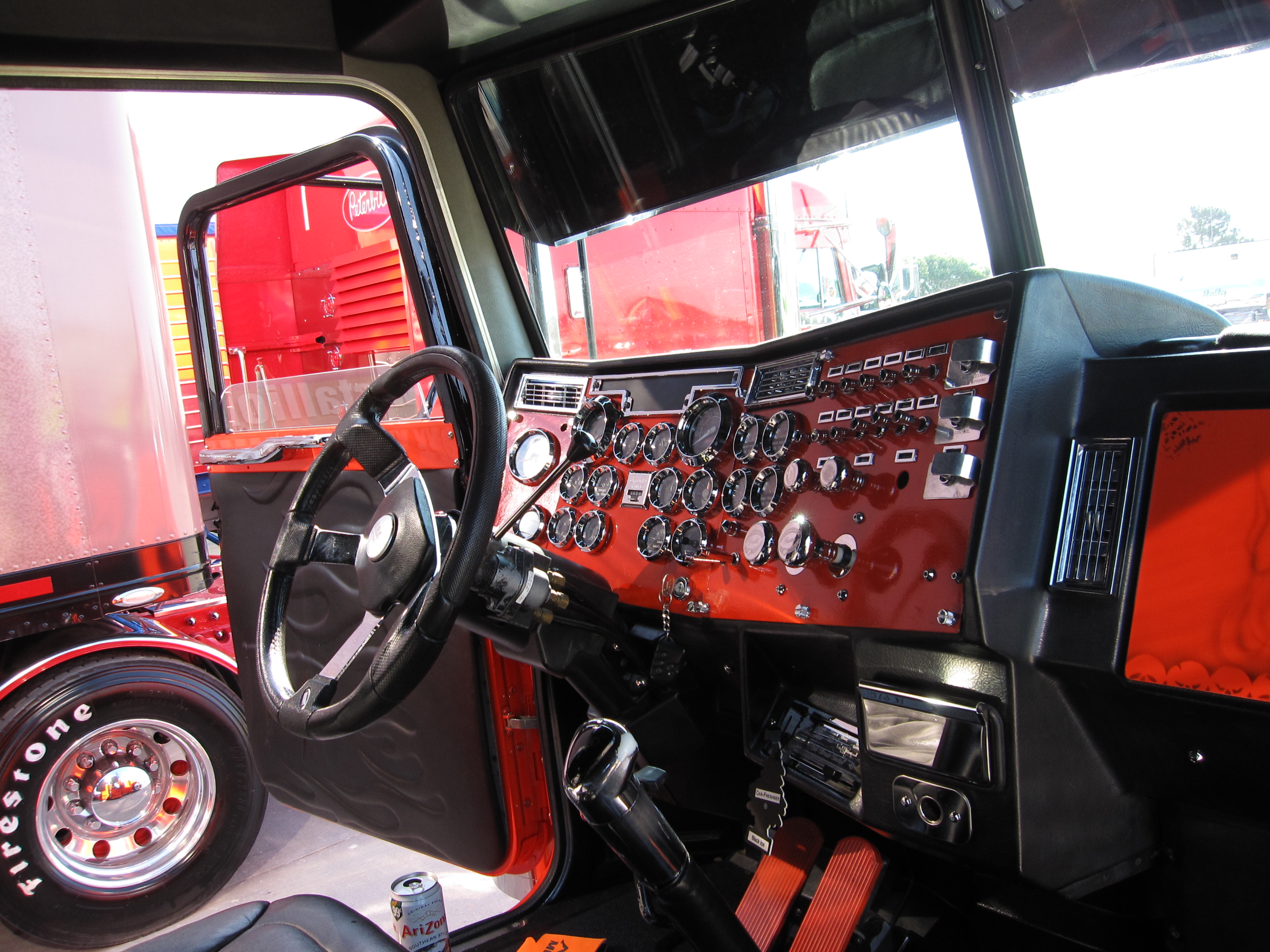 File:Peterbilt inside truck.jpg - Wikimedia Commons