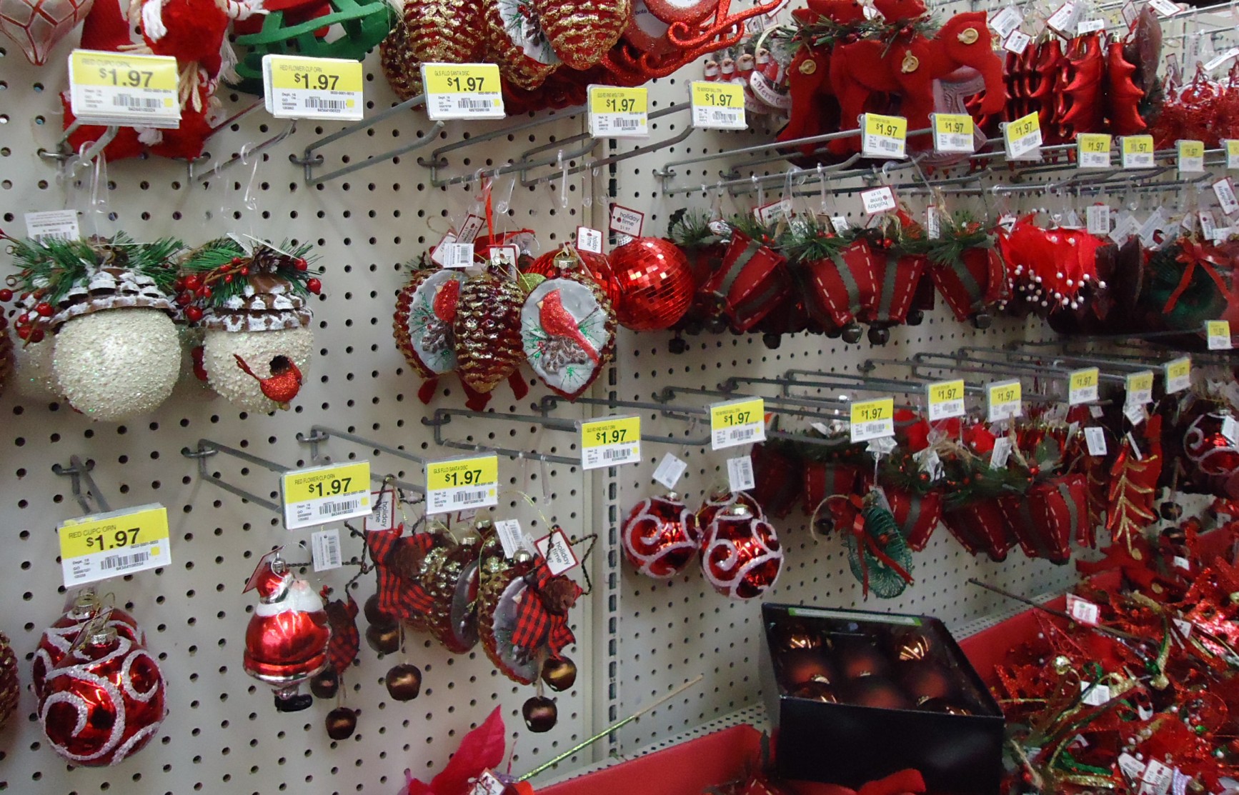 File:Christmas decorations in a store assorted 9.jpg - Wikimedia Commons