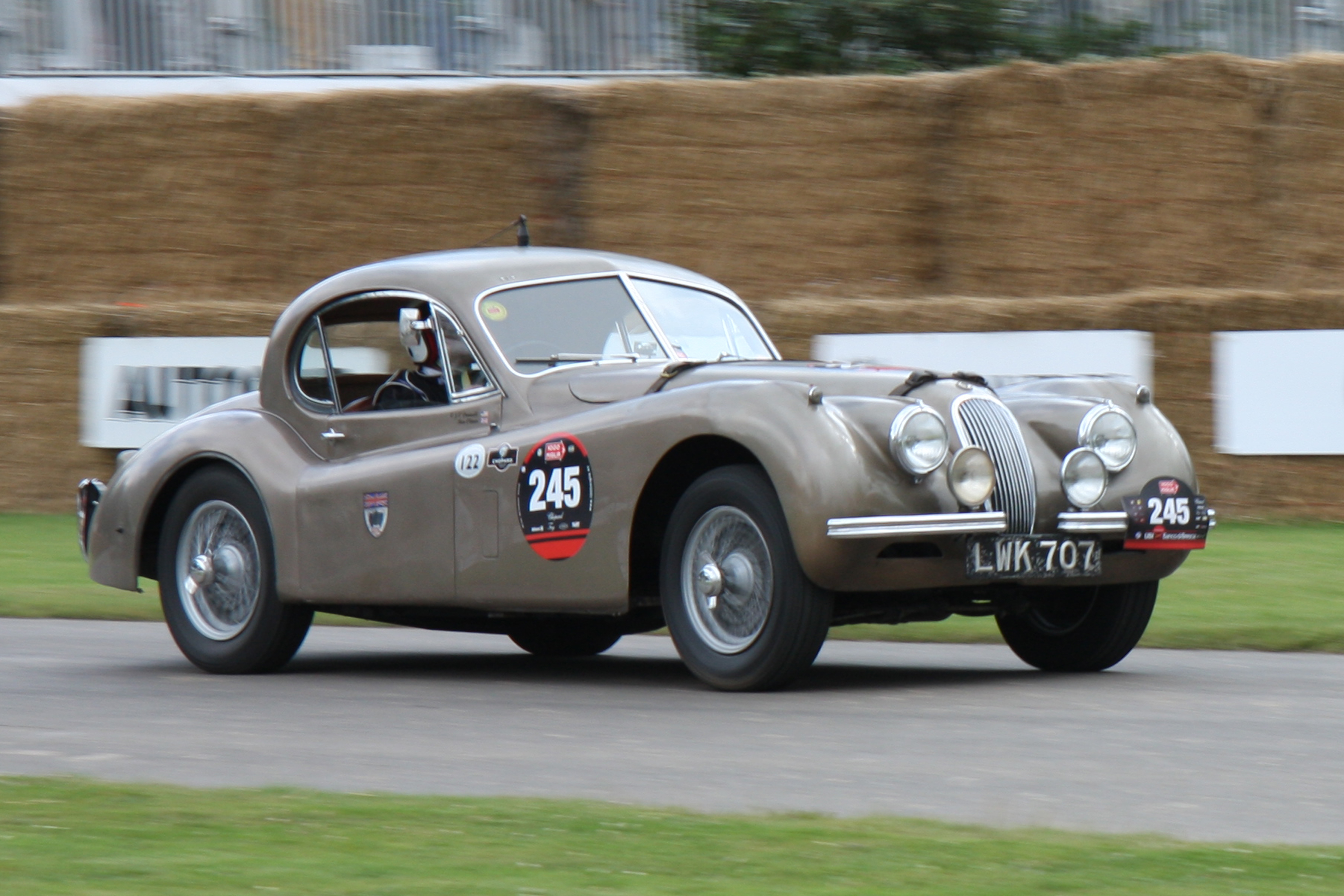 http://upload.wikimedia.org/wikipedia/commons/3/3e/Jaguar_XK120_%27Montlhery%27_FHC_-_Flickr_-_exfordy.jpg