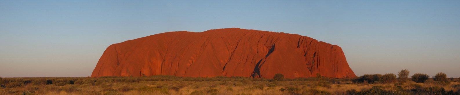 Uluru_Panorama.jpg