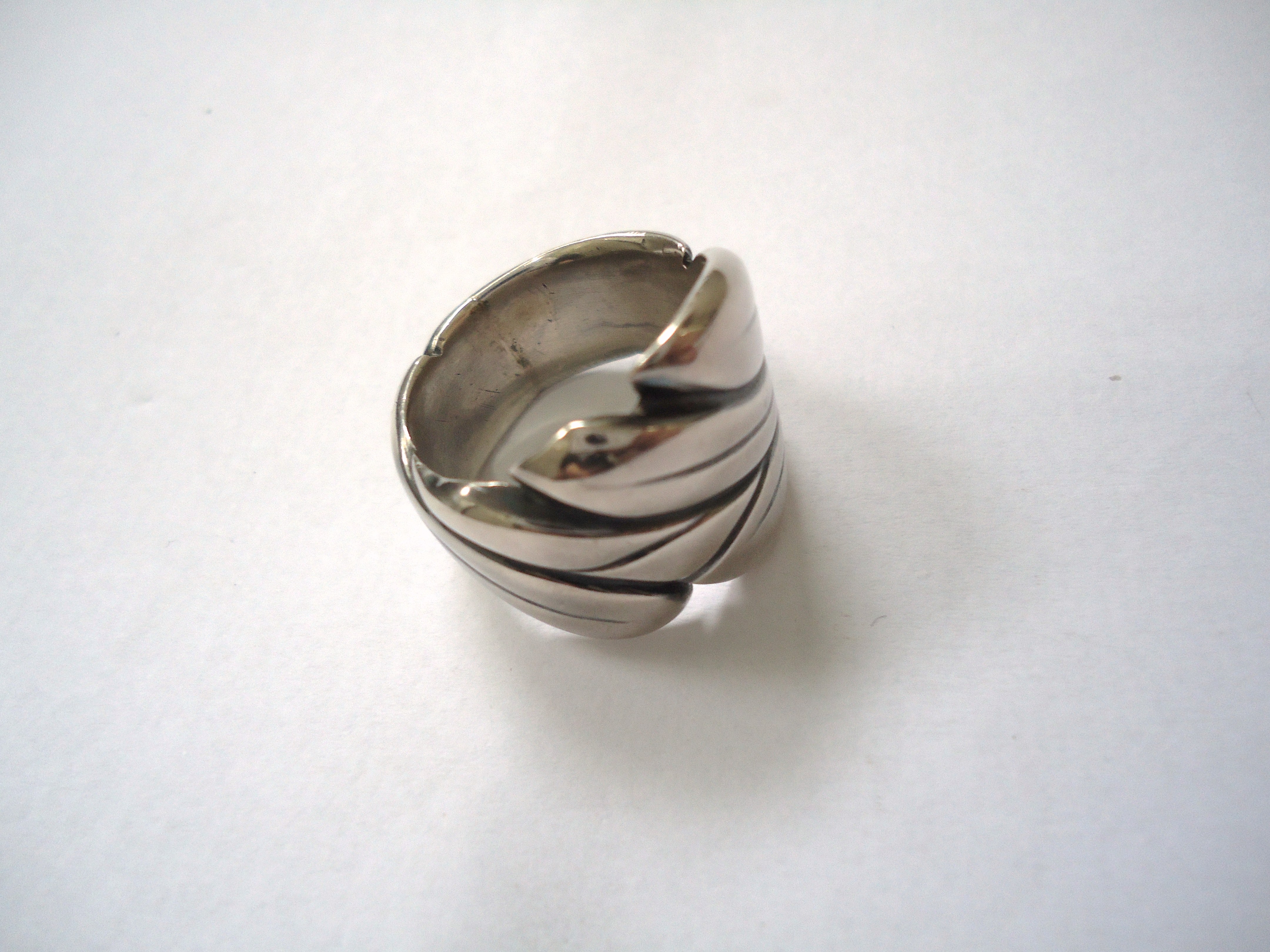 Description Carved silver ring.jpg