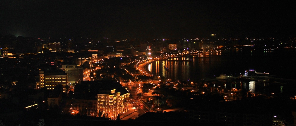 Вид на Баку ночью