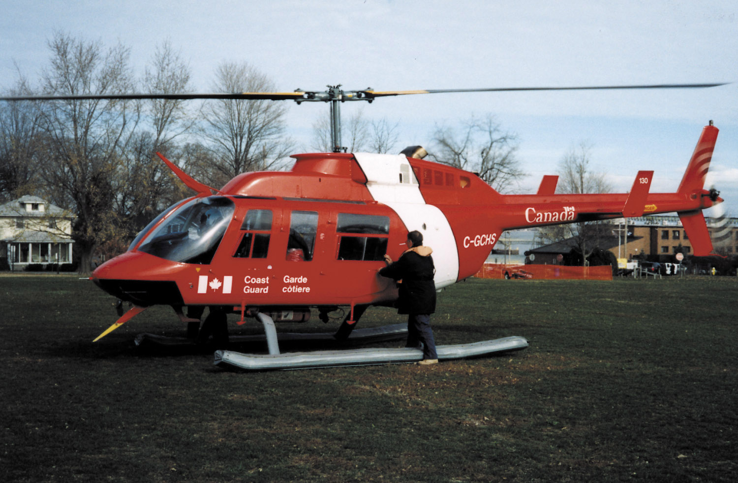 Canadian_Coast_Guard_Helicopter_delivers_patient_to_USA.jpg