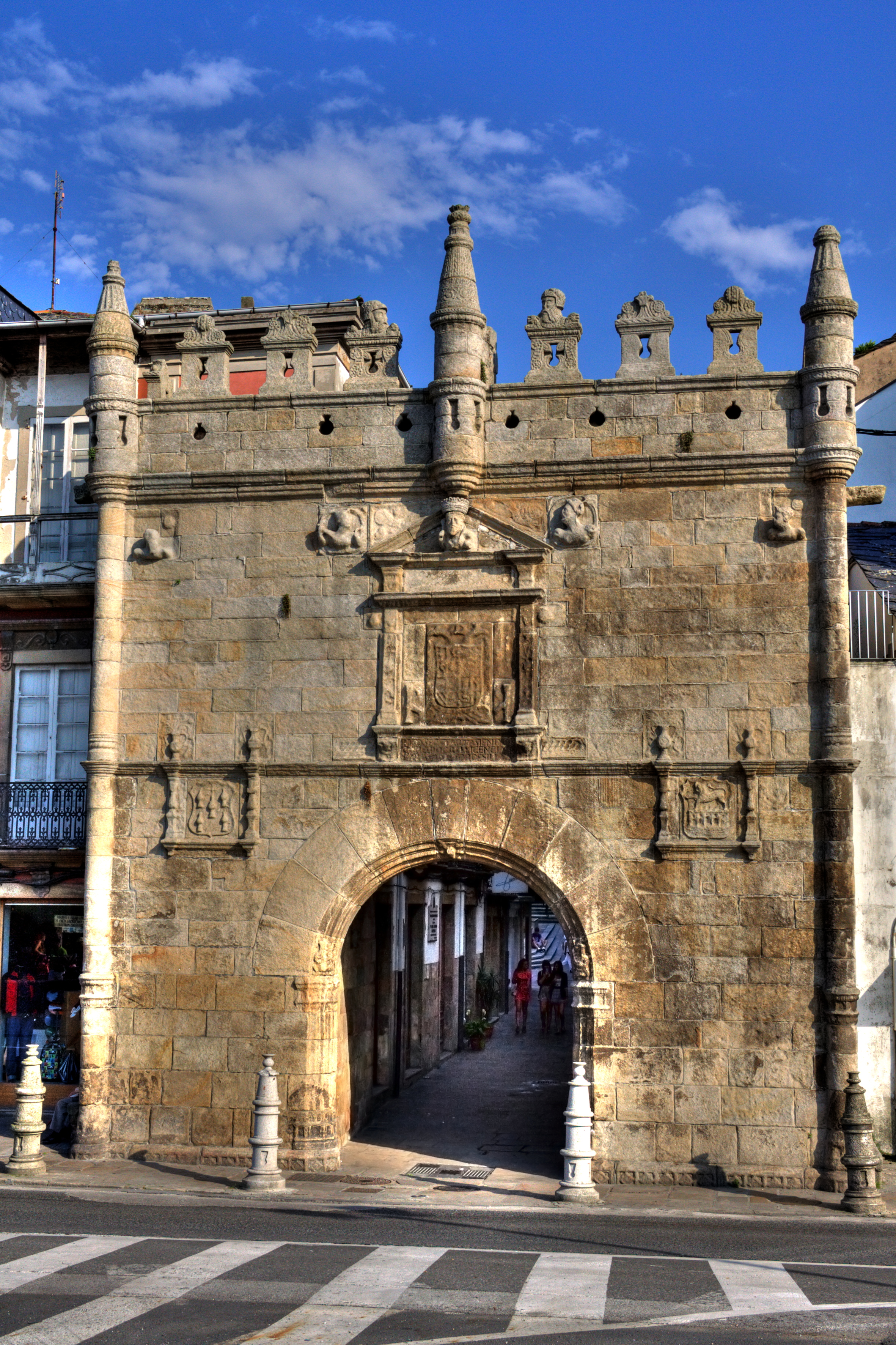 Puerta de Carlos V, Viveiro