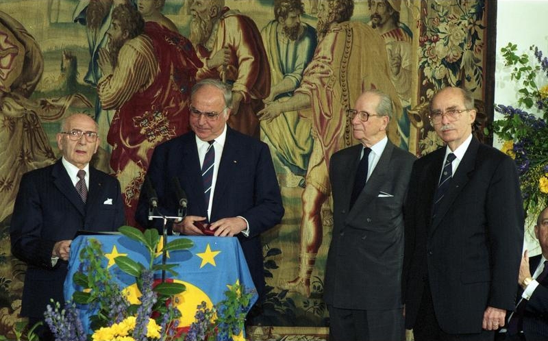 File:Bundesarchiv B 145 Bild-F087871-0018, Bonn, Verleihung Coudenhove-Kalergi-Preis an Kohl.jpg