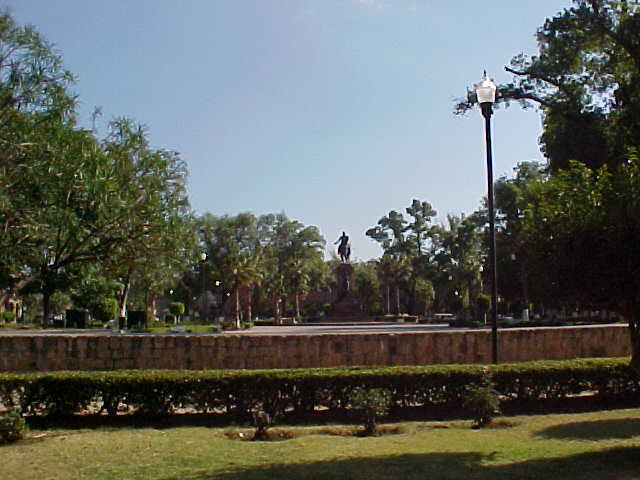 File:Morelia - Plaza Morelos.jpg