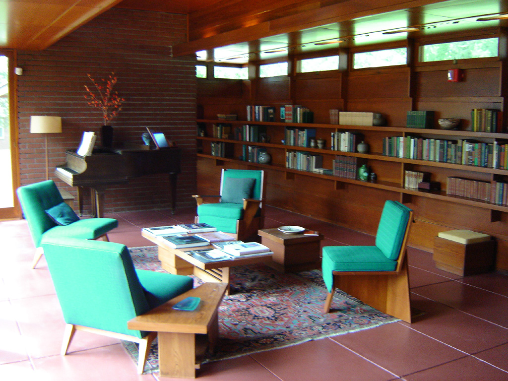 http://upload.wikimedia.org/wikipedia/commons/4/41/Wfm_rosenbaum_house_interior.jpg