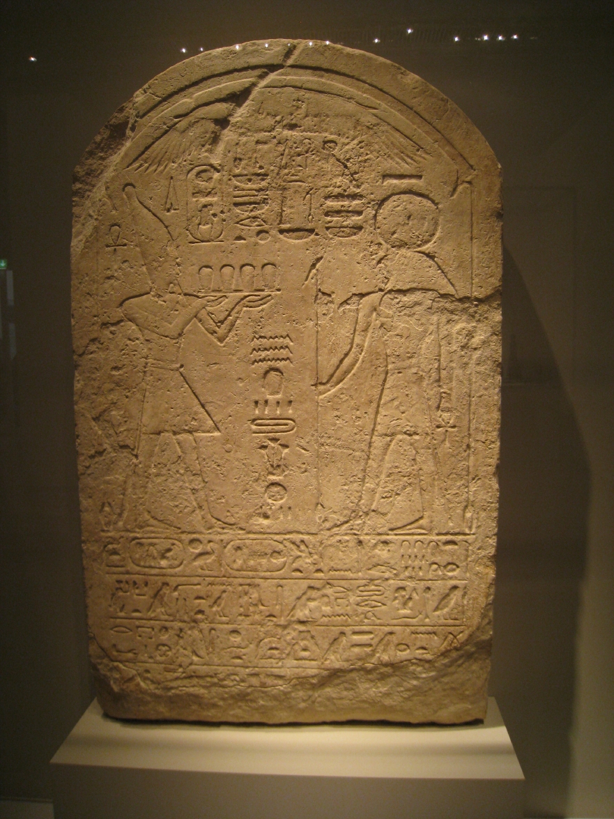Pretre egyptien lisant un rouleau de papyrus (Egyptian priest