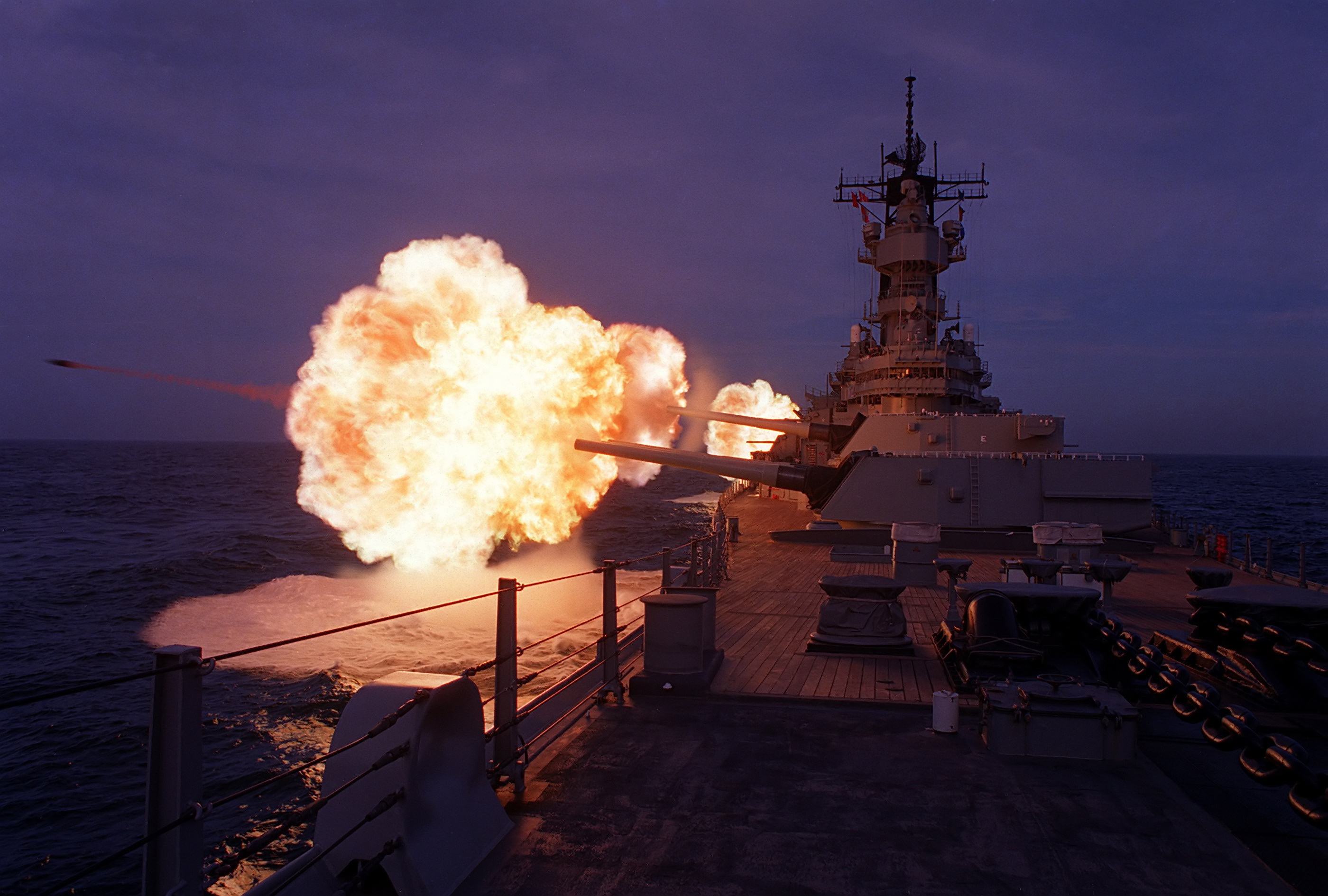 [Bild: USS_Missouri_(BB-63)_RIMPAC-90.jpg]