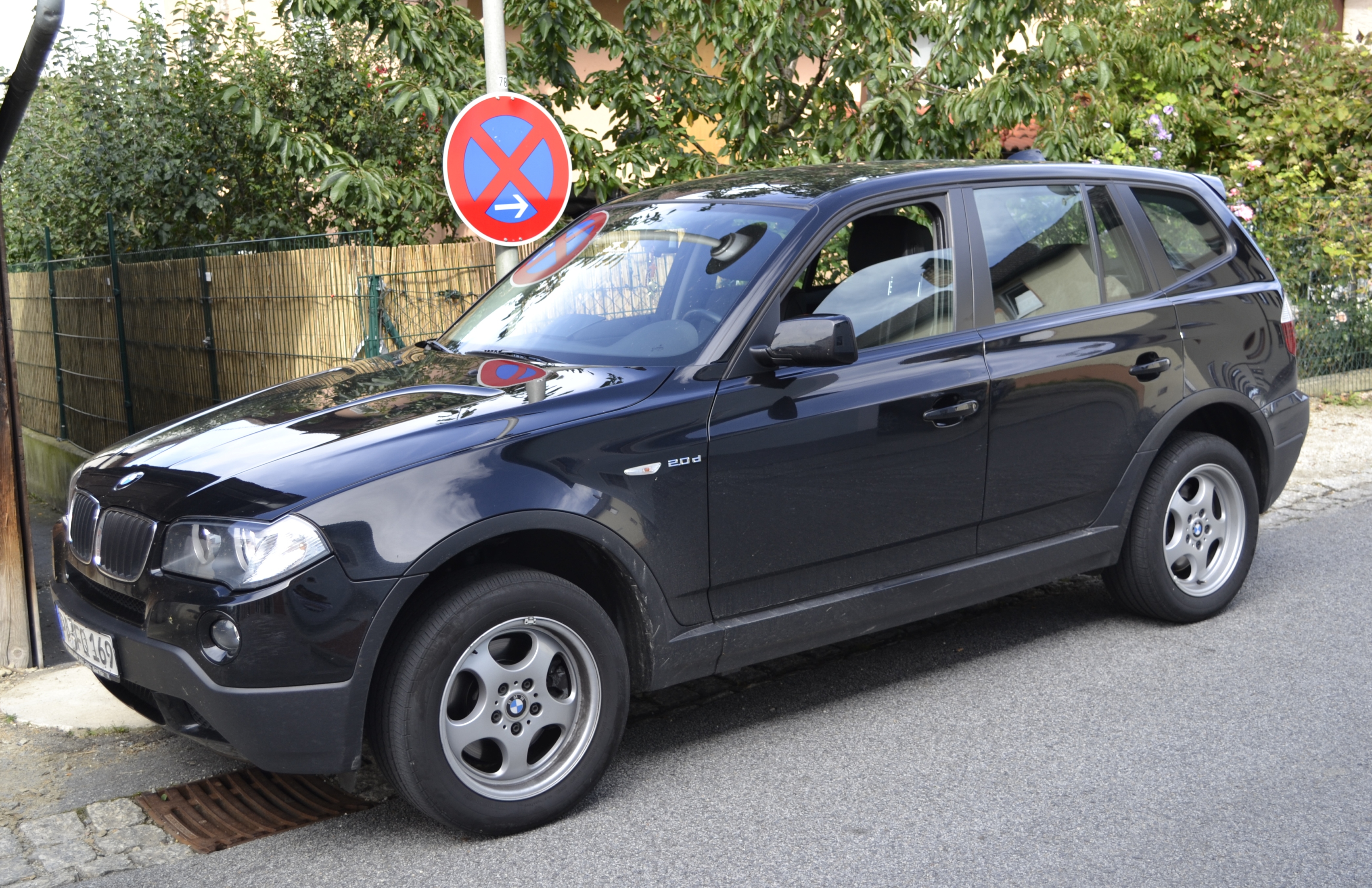 File:BMW X3 E83 2.8i Loaner.jpg - Wikimedia Commons