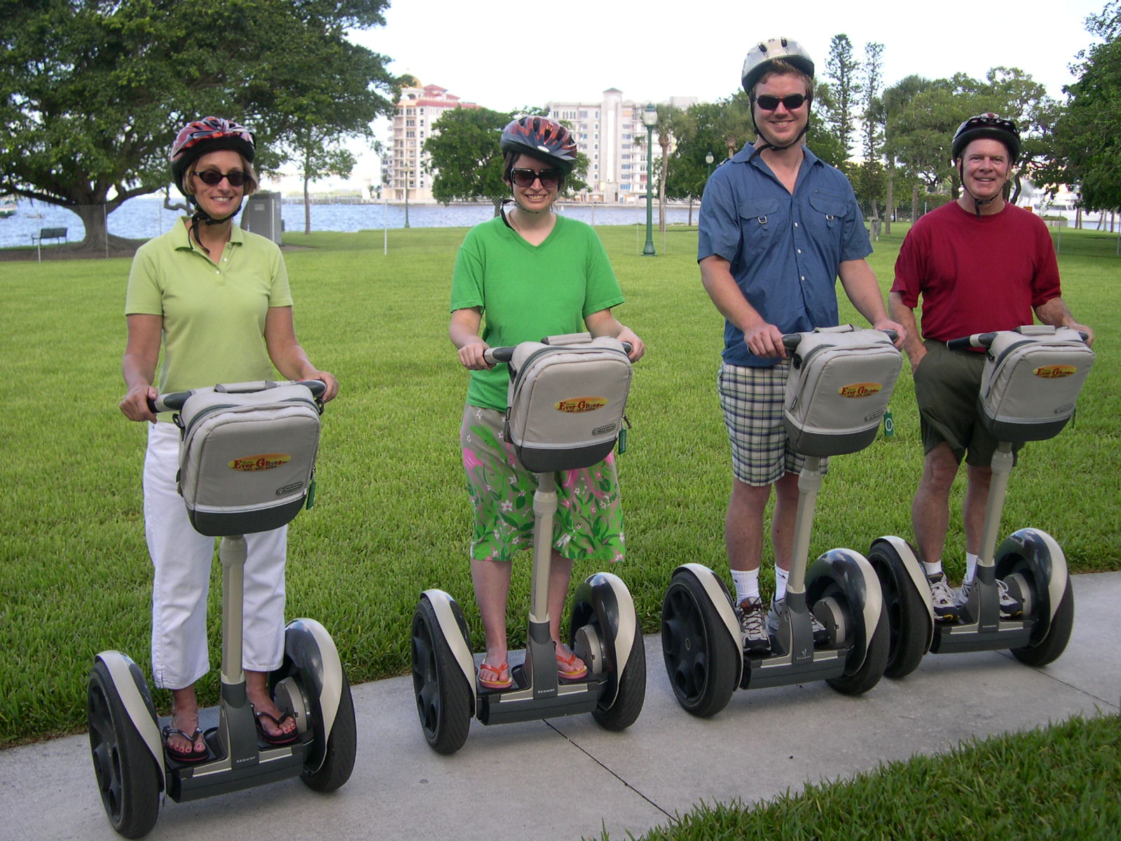 http://upload.wikimedia.org/wikipedia/commons/4/44/4_segways.jpg