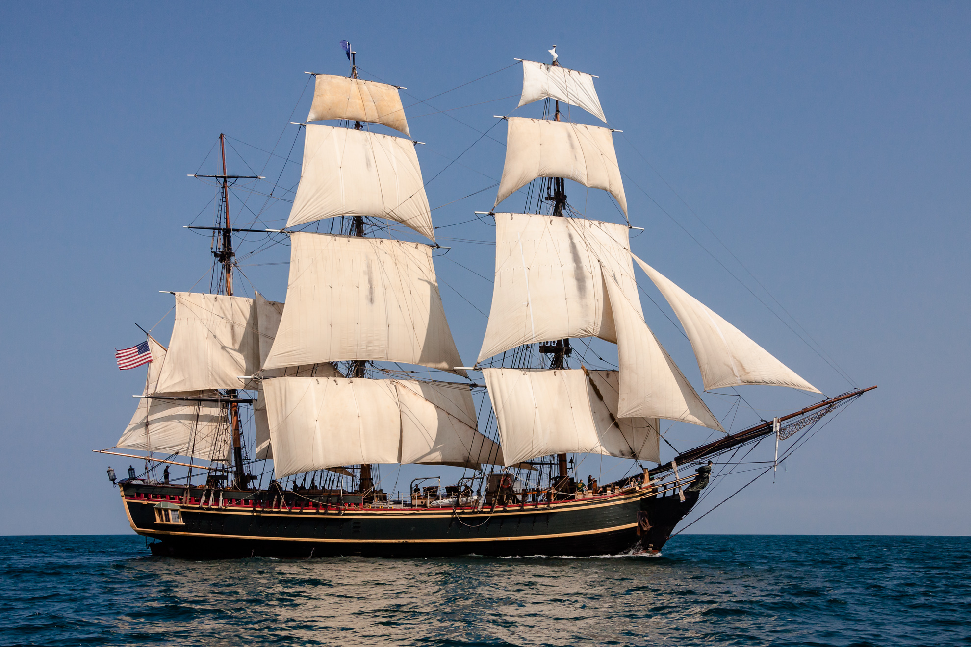 File:HMS BOUNTY II with Full Sails.jpg - Wikimedia Commons