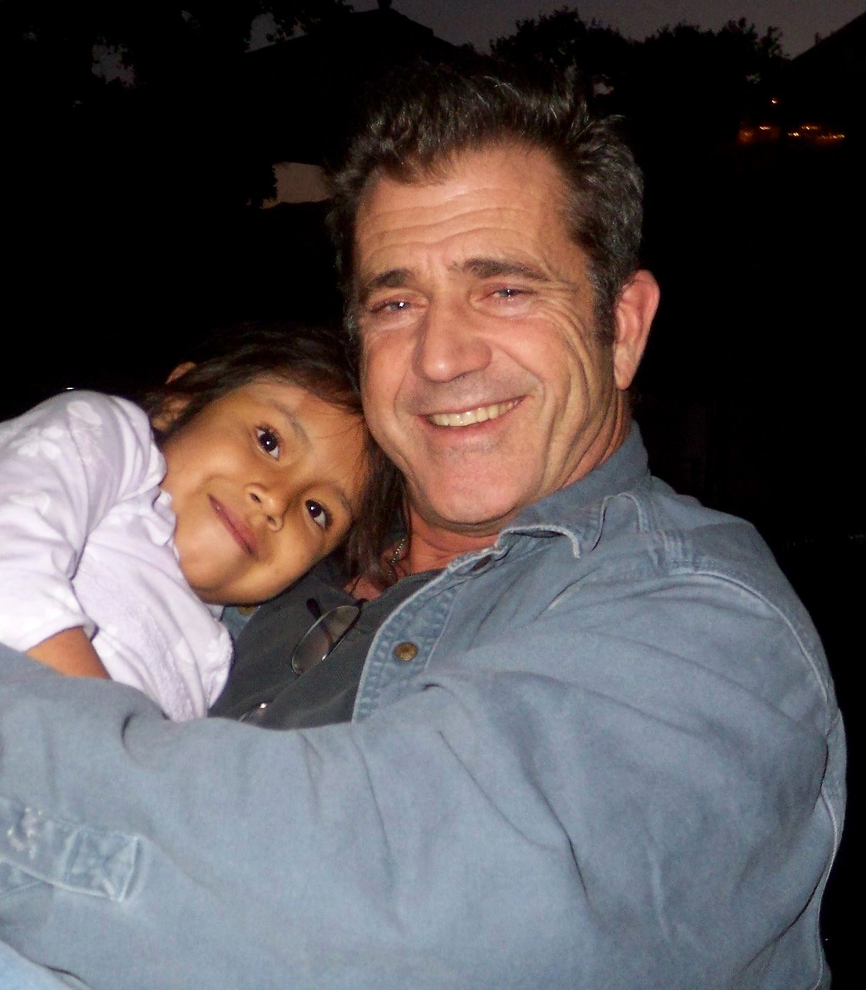 file:mel gibson with domenica.jpg - wikimedia commons