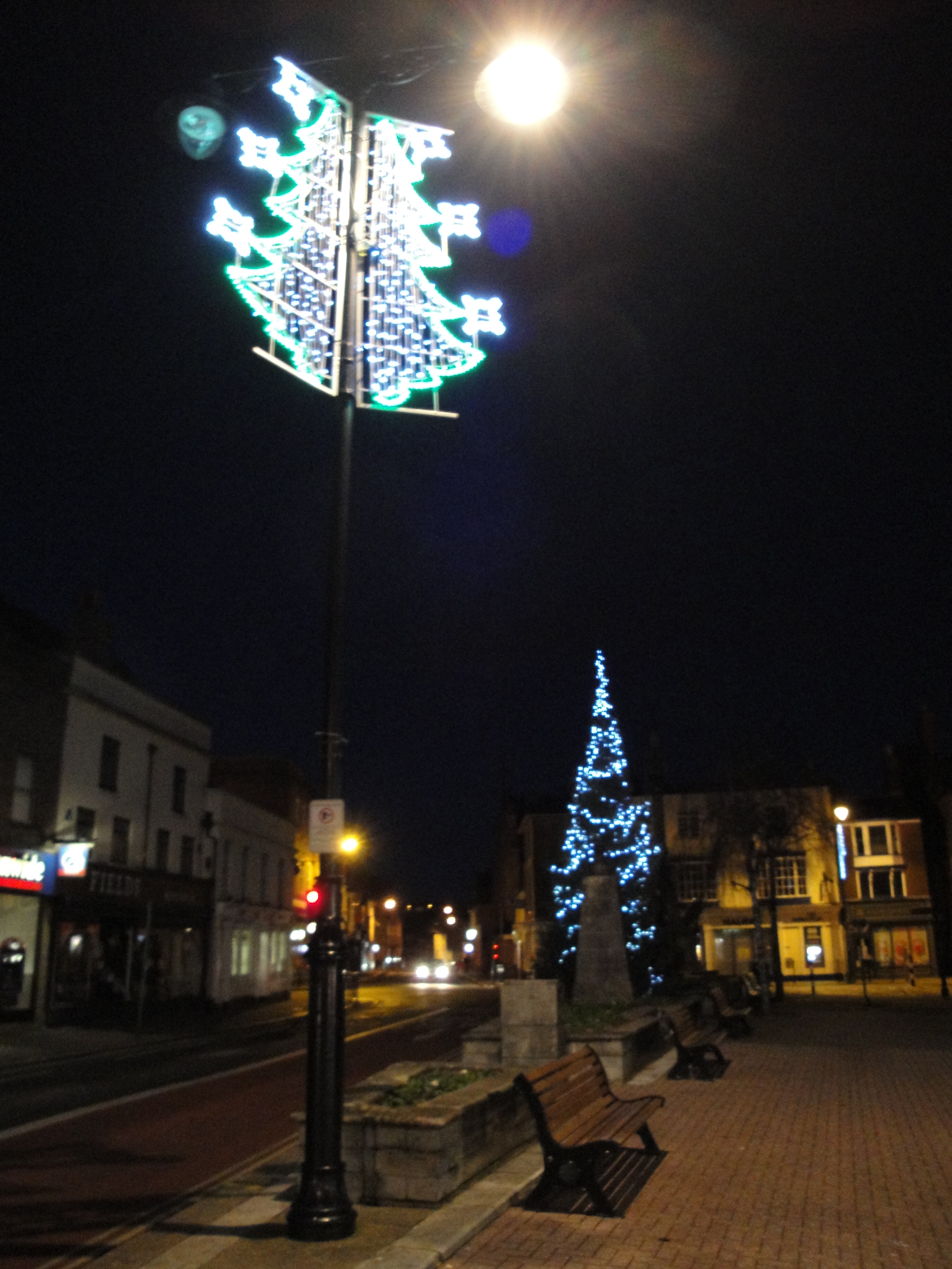 File:Newport St James' Street lamp post Christmas decorations.JPG