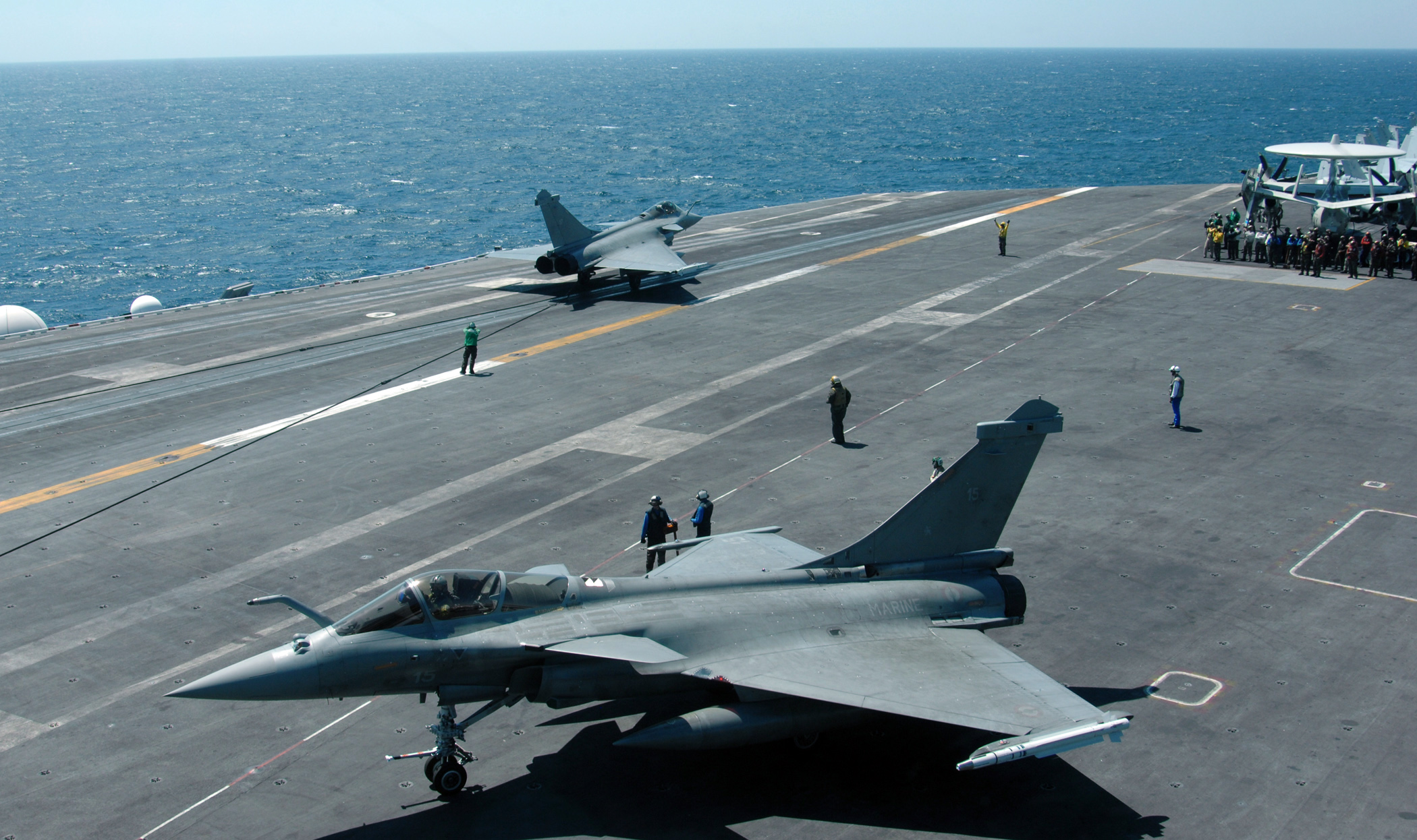 http://upload.wikimedia.org/wikipedia/commons/4/44/Rafales_aboard_USS_Harry_Truman.jpg