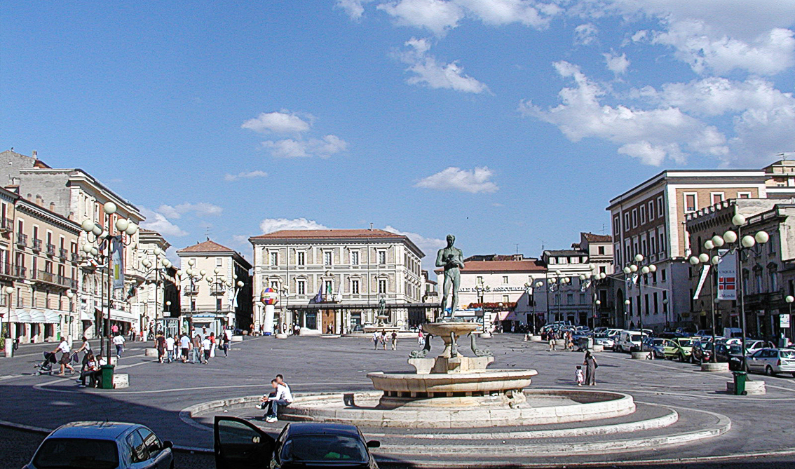 Concurso Giro d'Italia PCM Spain 2014  L'Aquila_Piazza_del_Duomo_2007_by-RaBoe