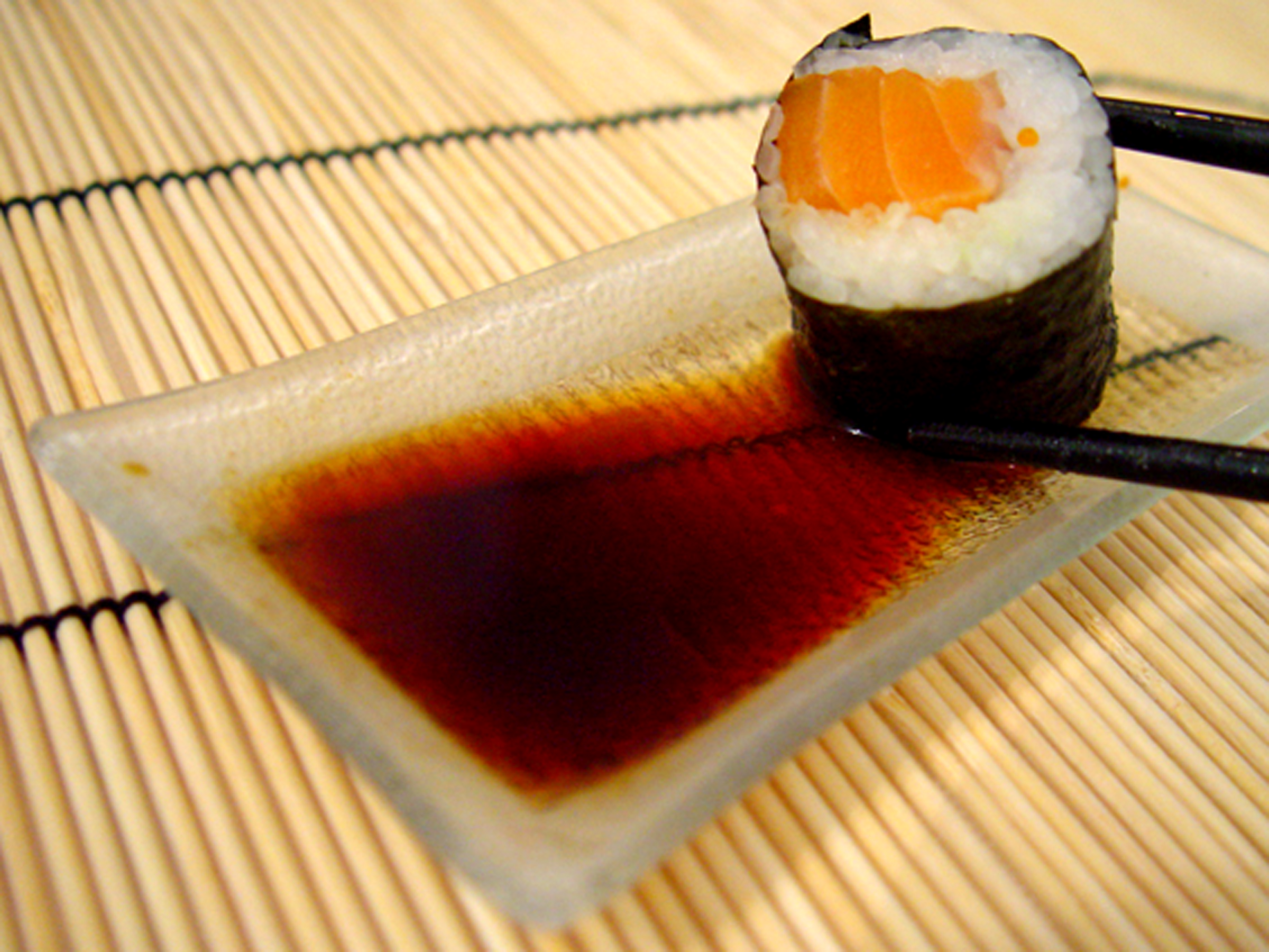 http://upload.wikimedia.org/wikipedia/commons/4/45/Salmon_sushi.jpg