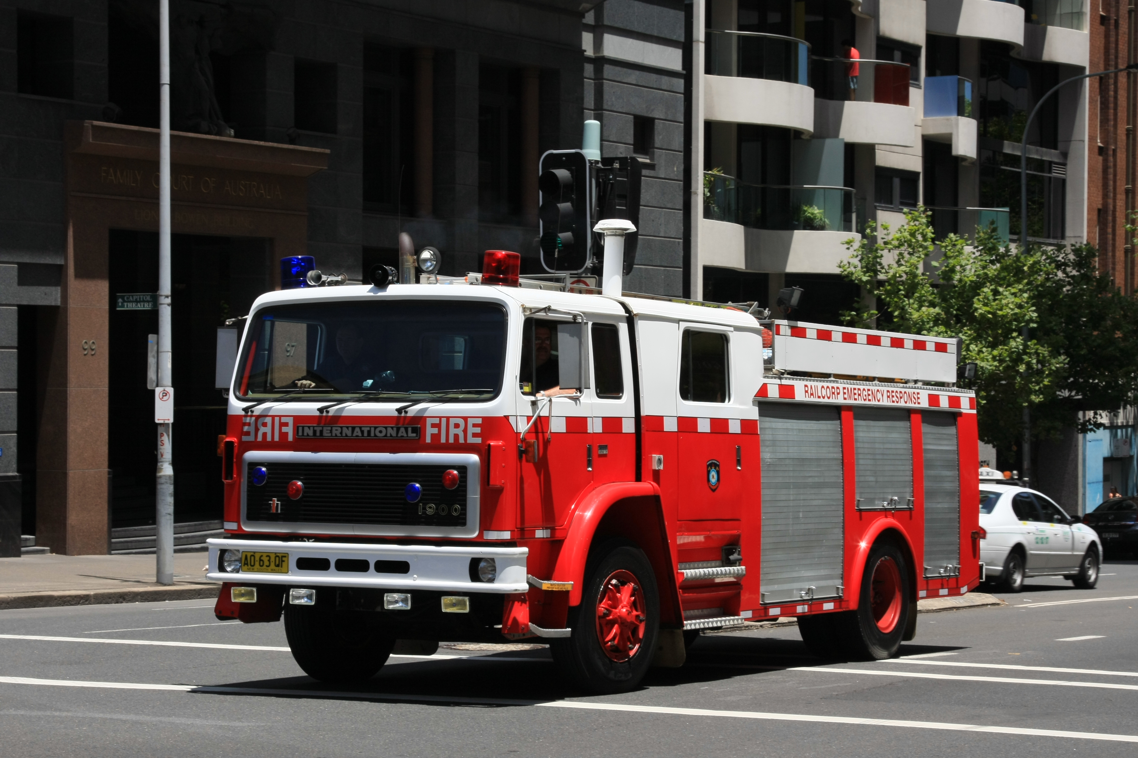 File:Australian fire truck.JPG  Wikipedia
