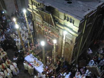 http://upload.wikimedia.org/wikipedia/commons/4/48/Holy_sepulchre_mass.jpg