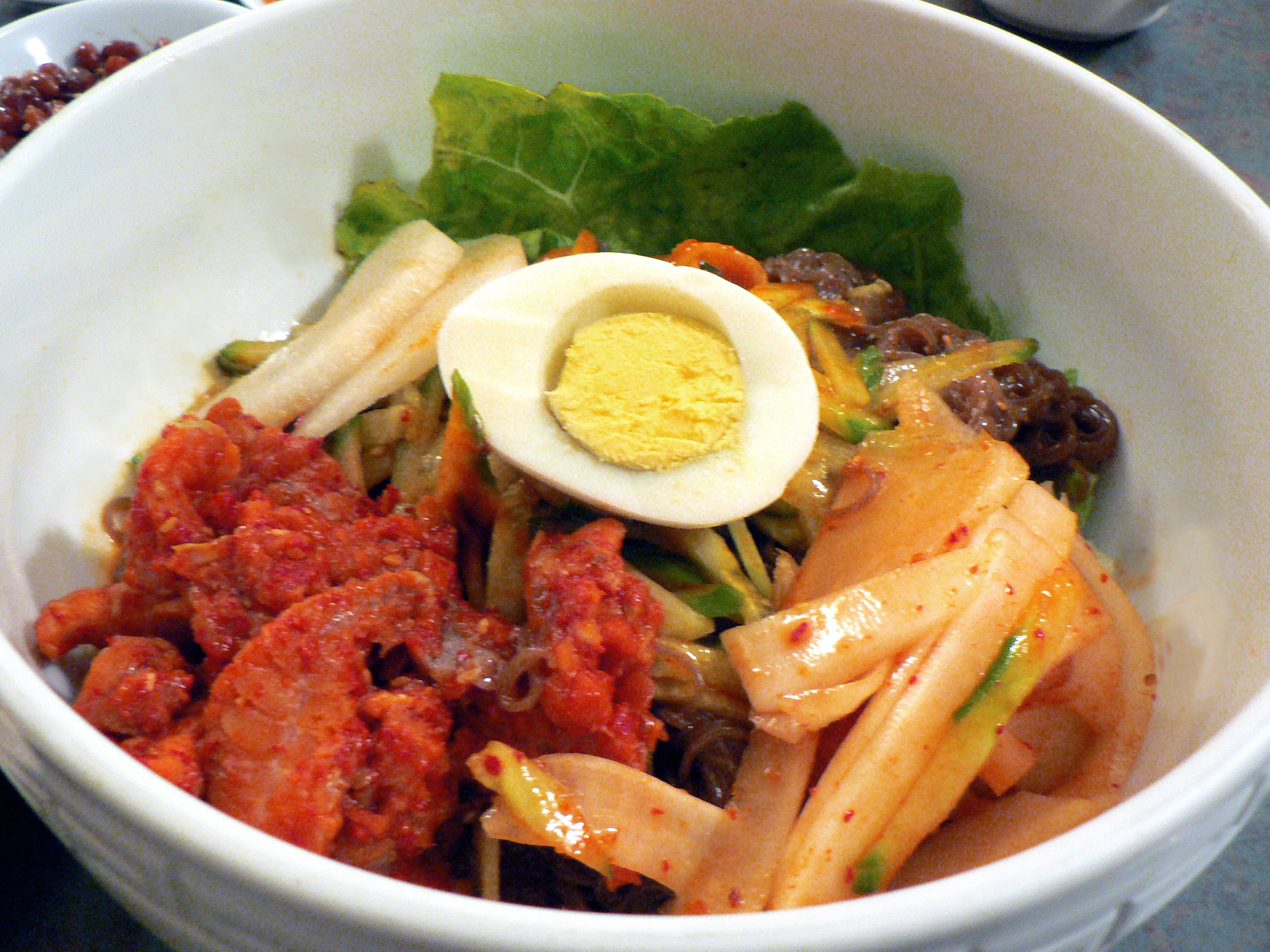 File:Korean.food-Hoe.naengmyeon-01.jpg - Wikipedia