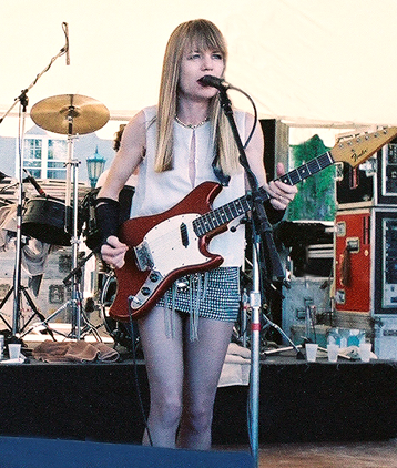 Tina weymouth tom tom club.png