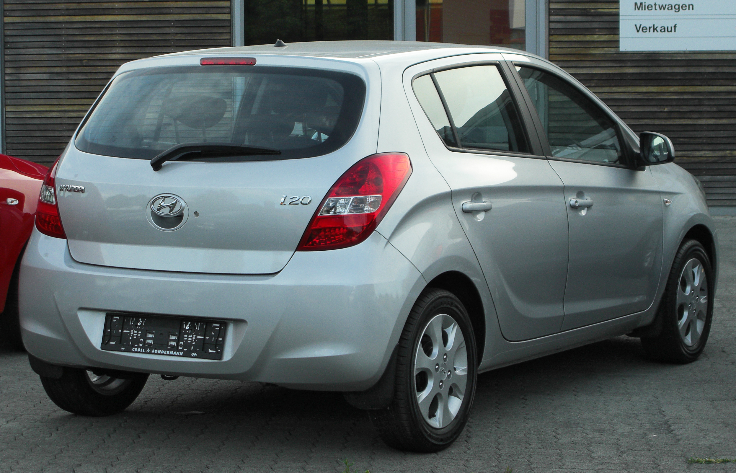 Hyundai_i20_1.2_Comfort_rear_20100617.jpg